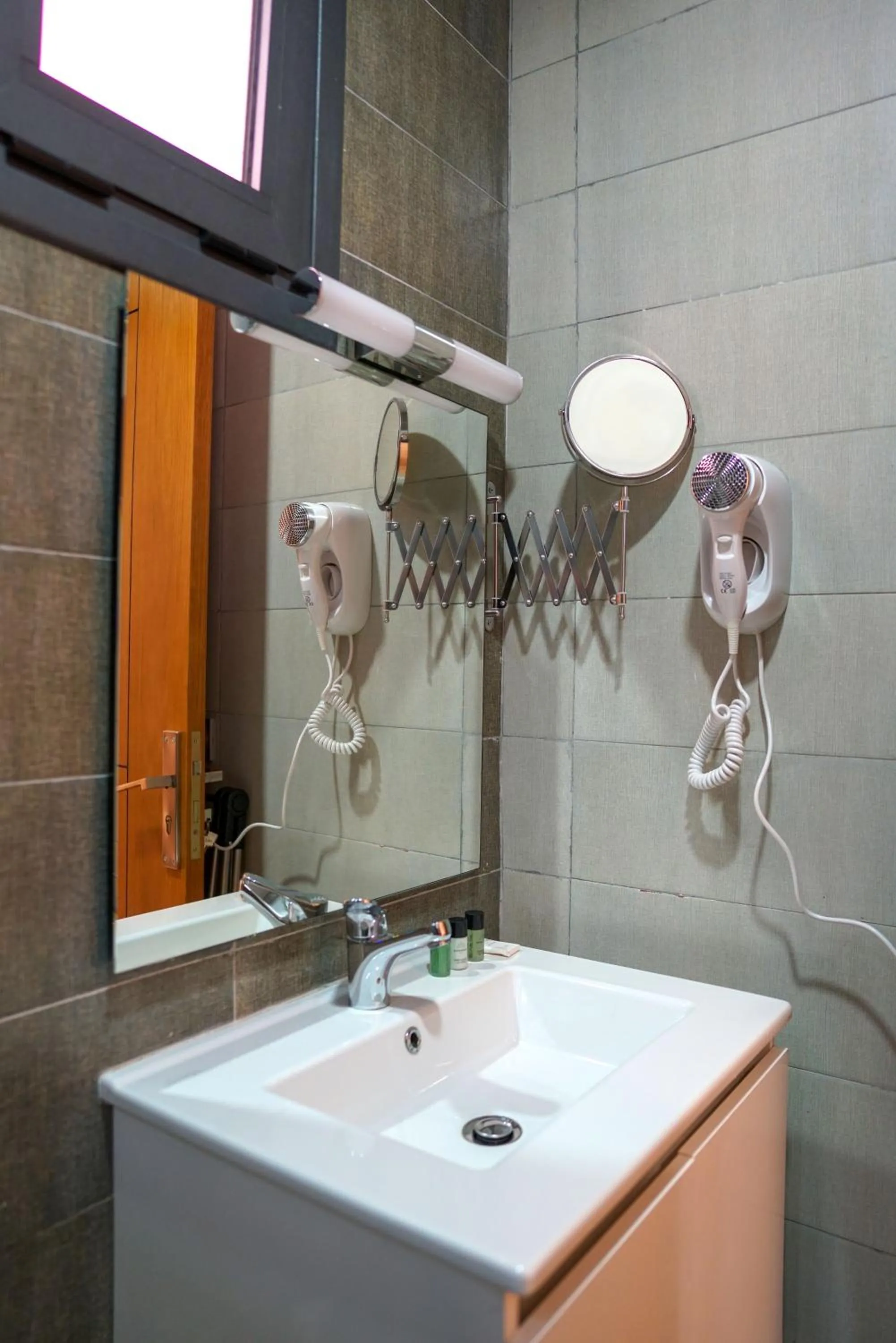 Shower in RIMAS Apparthôtel
