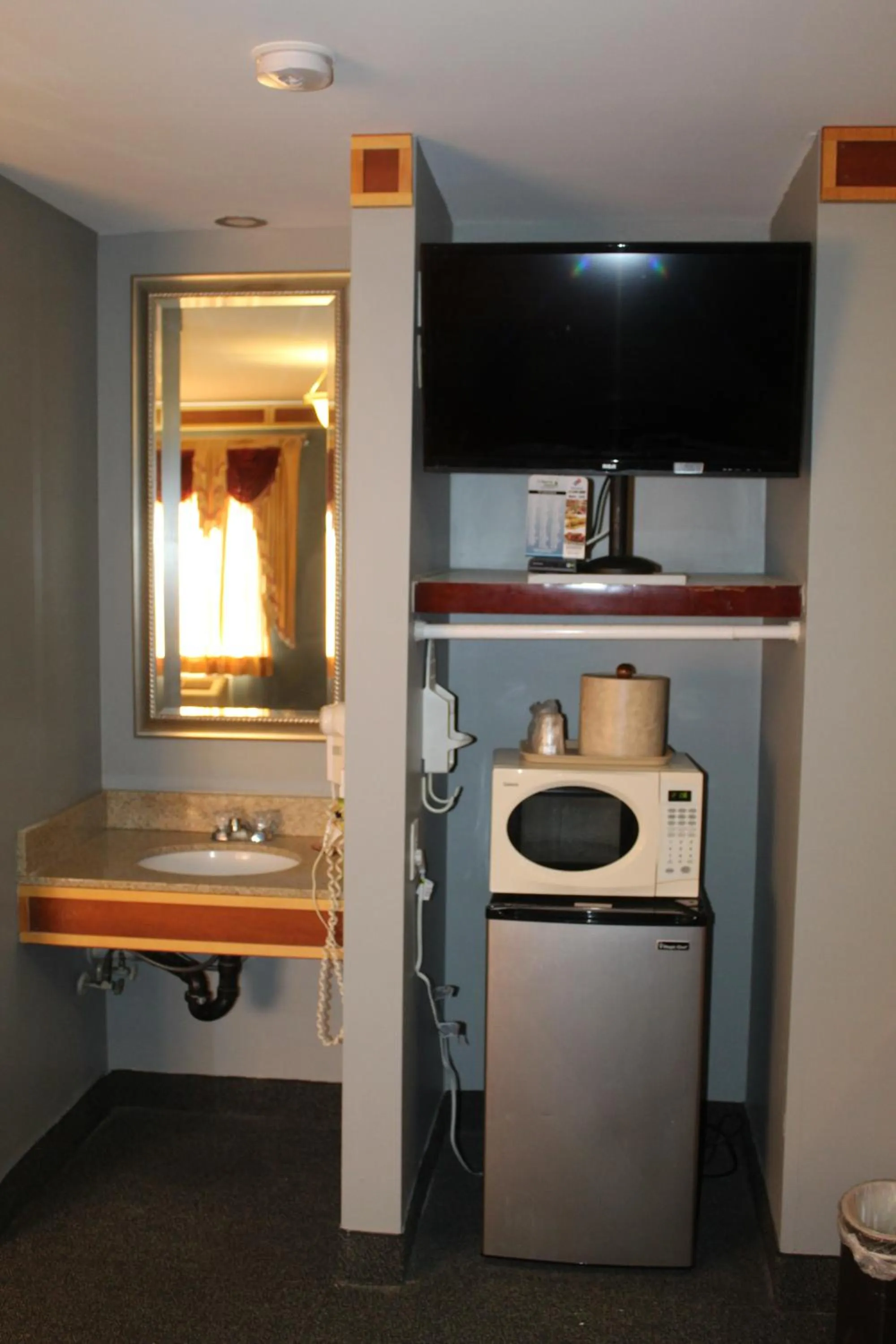 microwave in Liberty Inn Absecon Atlantic City