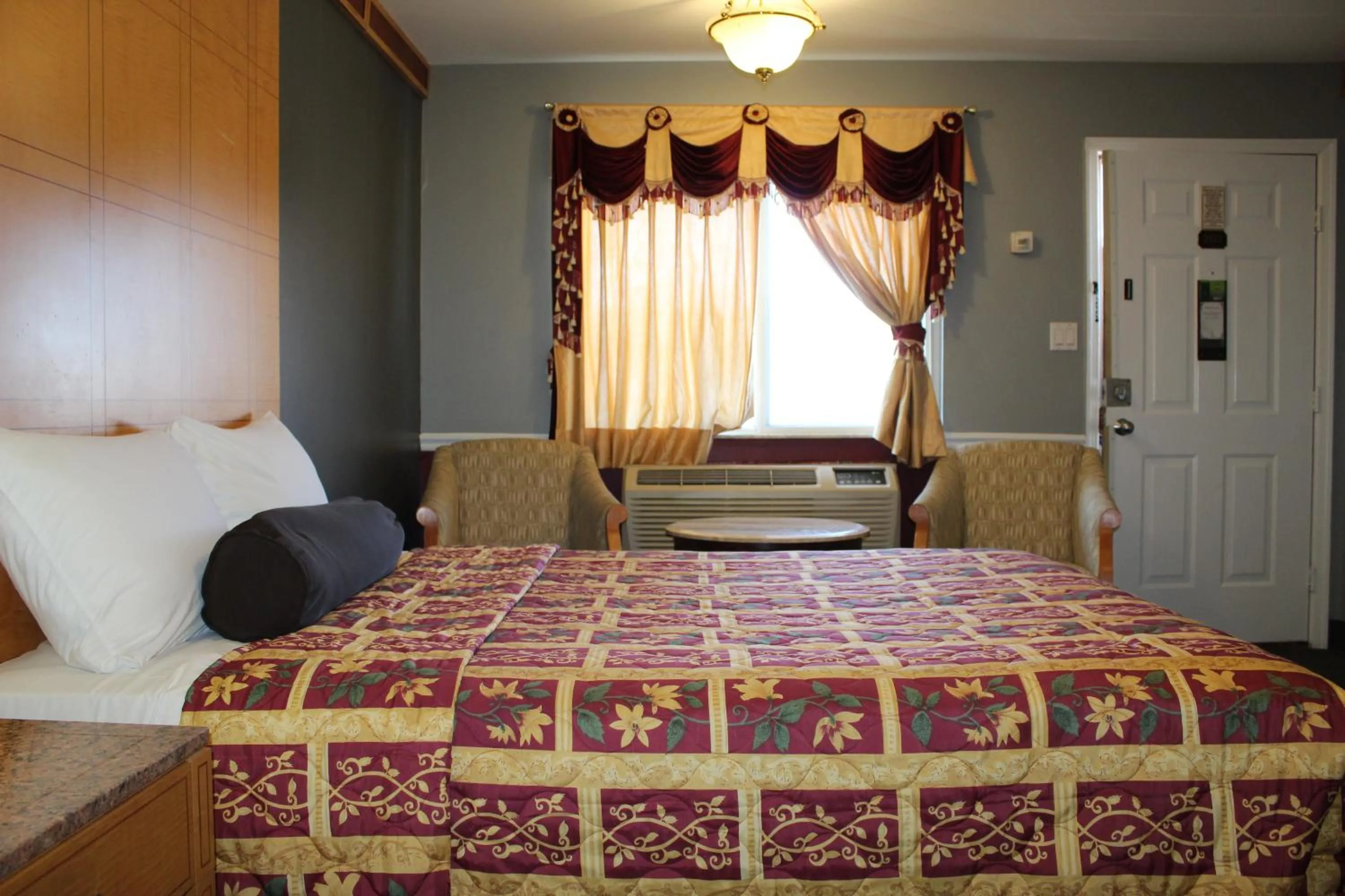 Bed in Liberty Inn Absecon Atlantic City