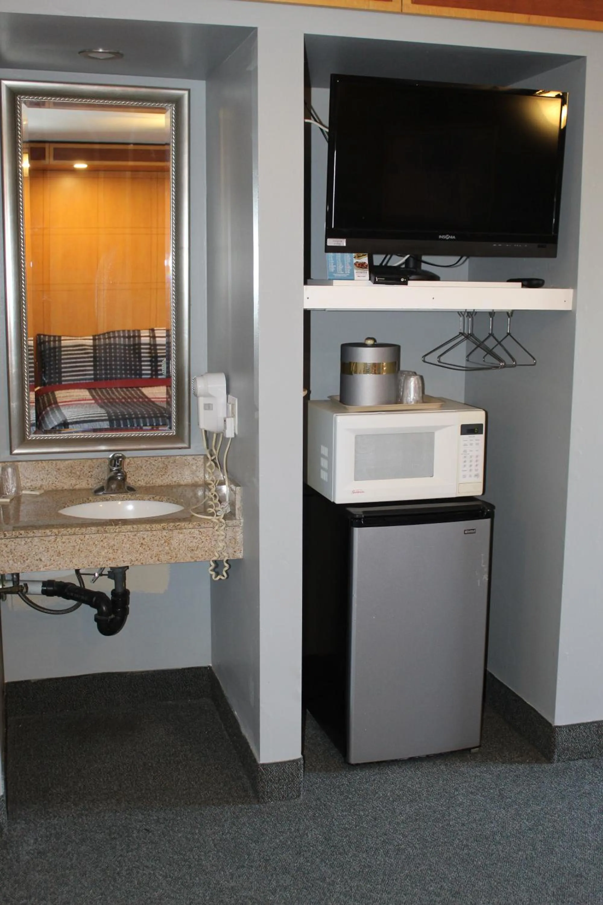 TV and multimedia in Liberty Inn Absecon Atlantic City