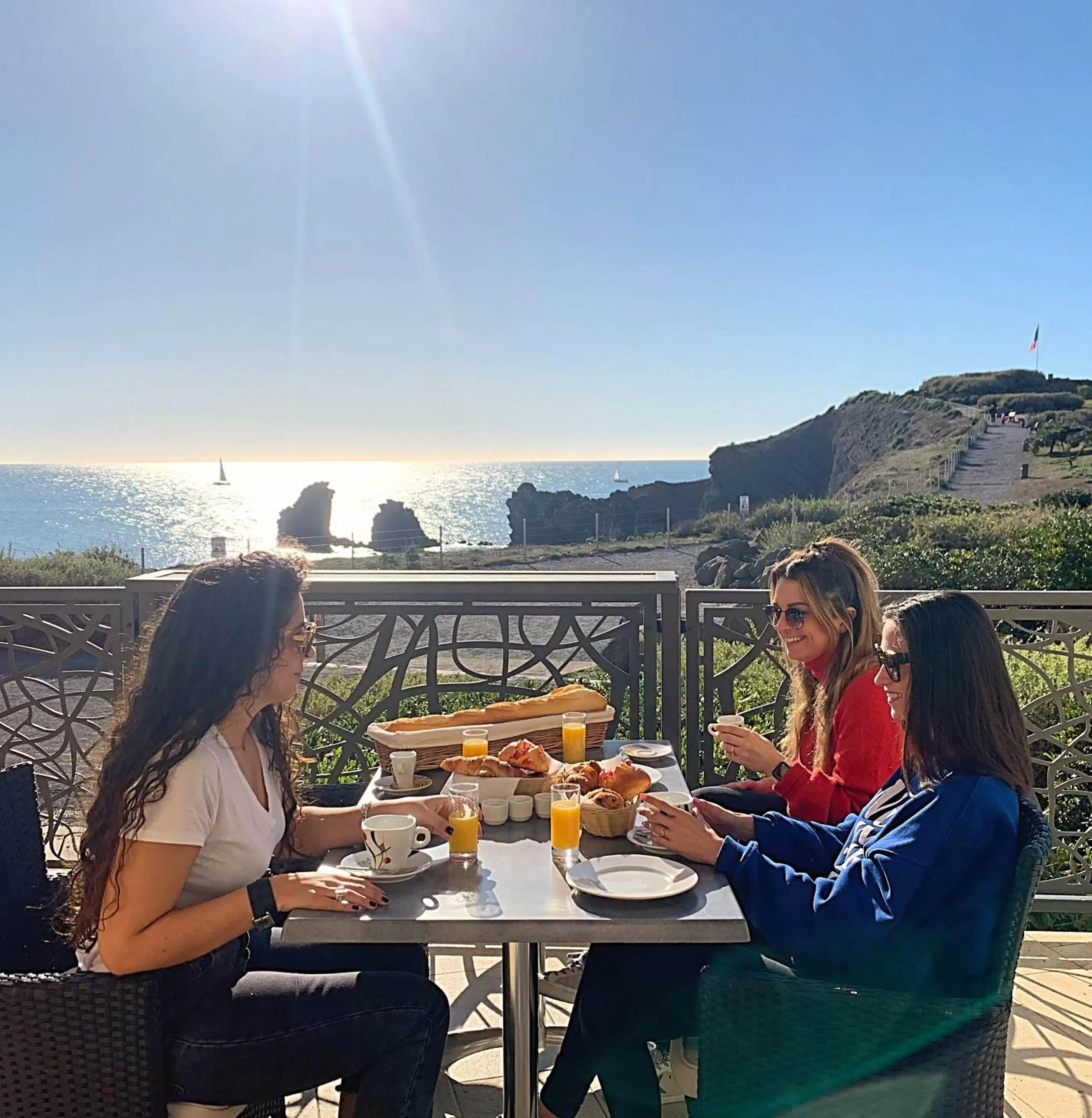 Patio in Hôtel La Grande Conque