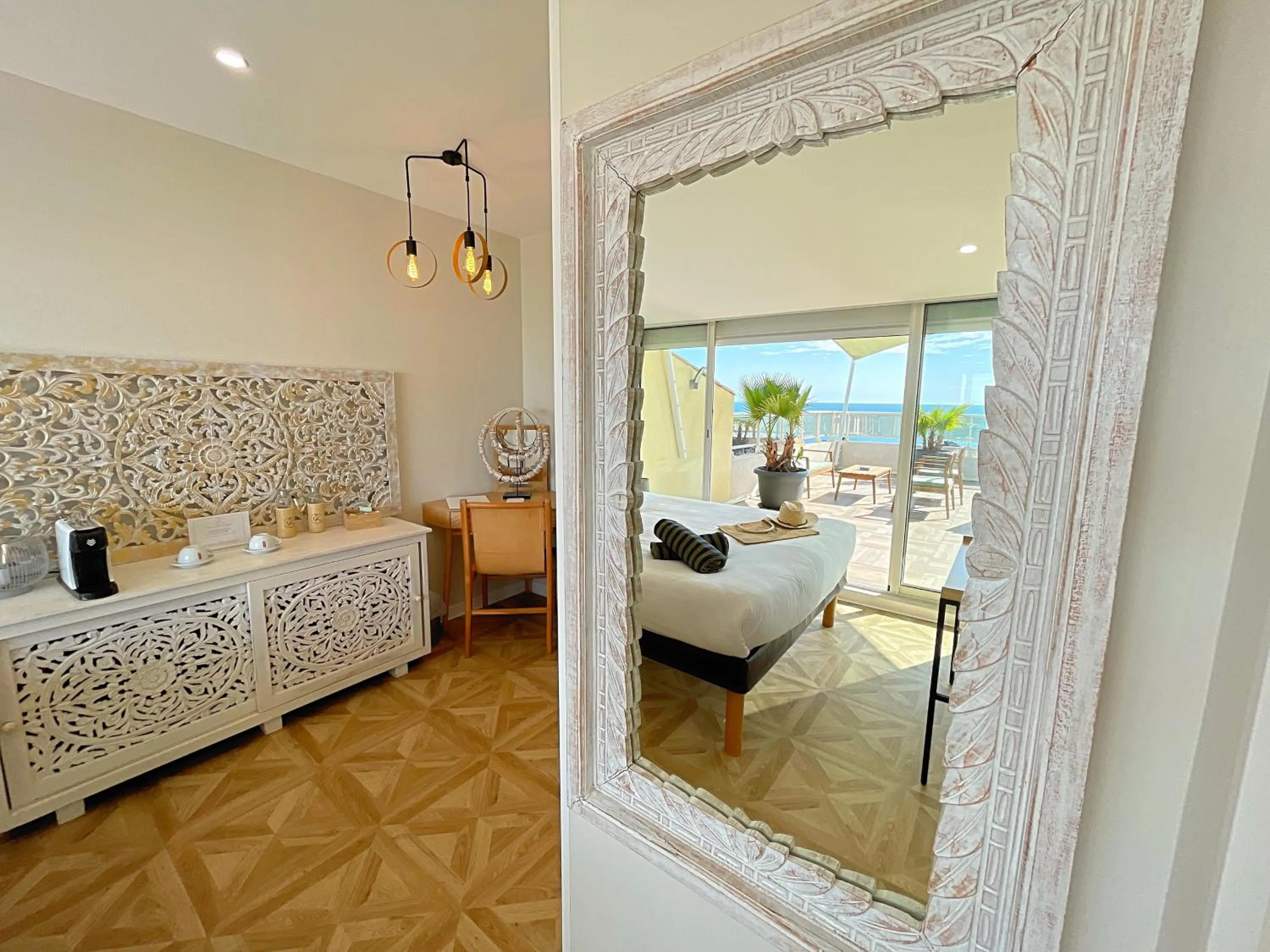 Photo of the whole room, Bed in Hôtel La Grande Conque