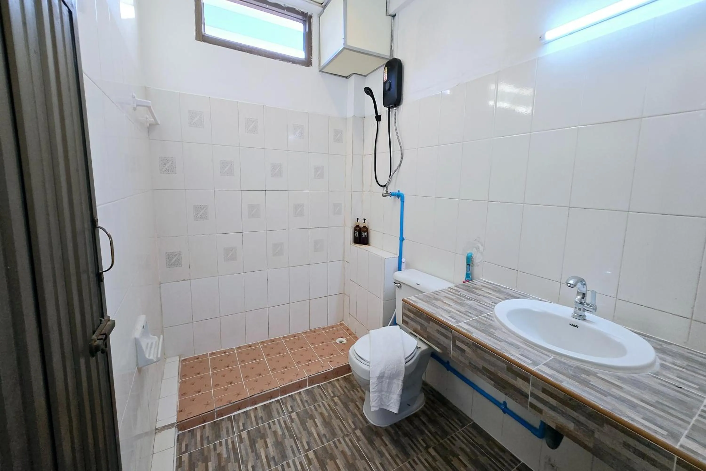 Bathroom in MT Friend Home & Hostel