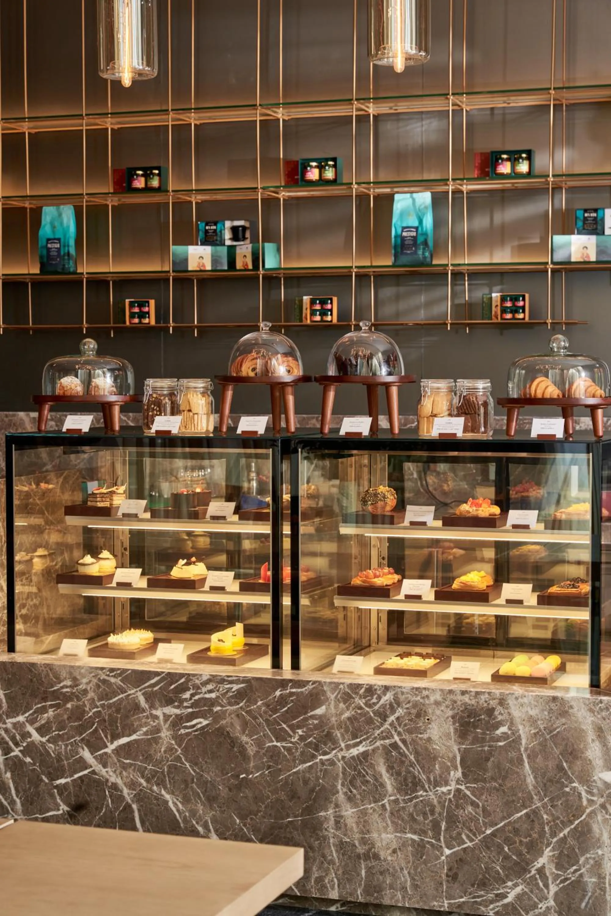 Restaurant/places to eat in Dusit Le Palais Tu Hoa Hanoi