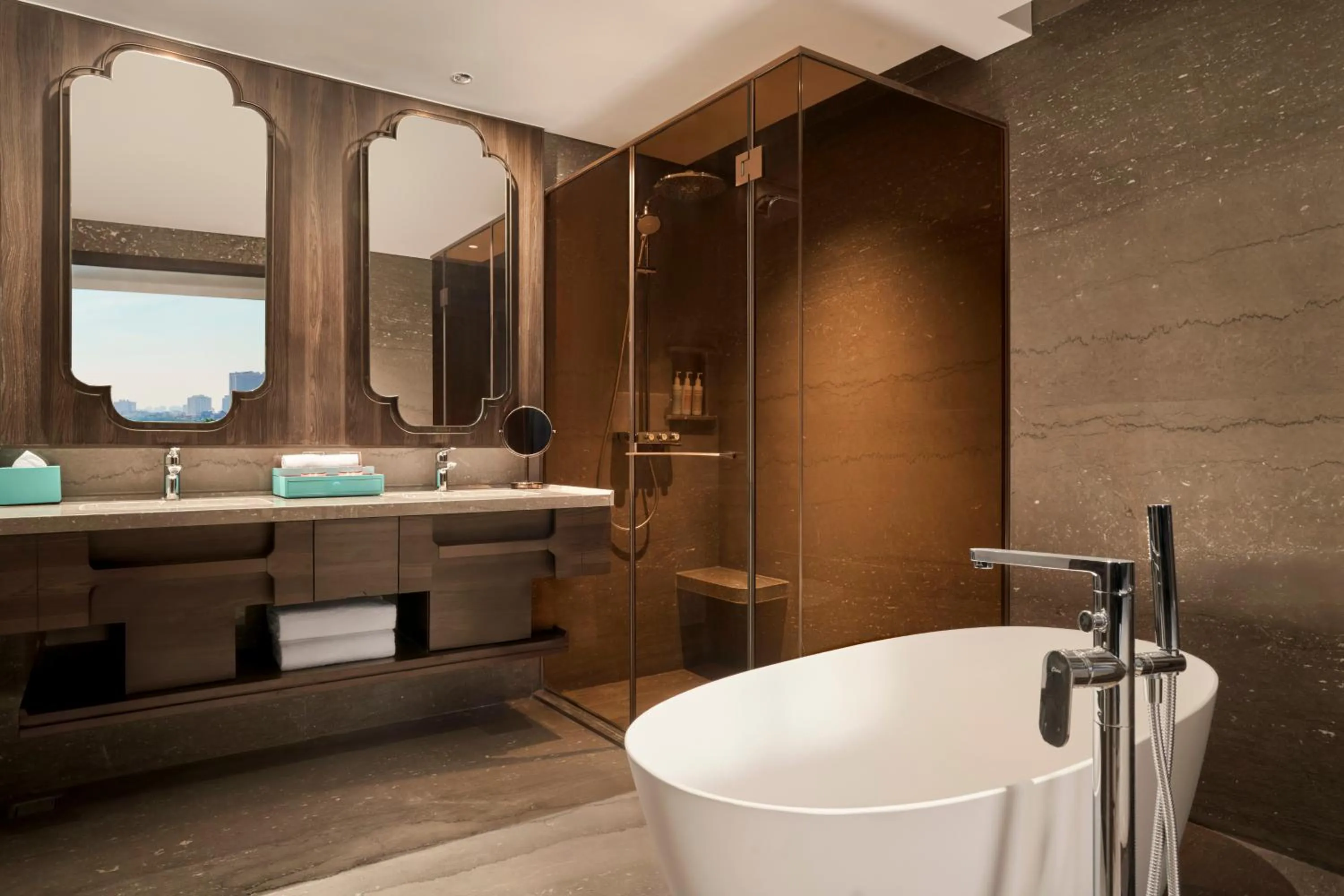 Shower in Dusit Le Palais Tu Hoa Hanoi