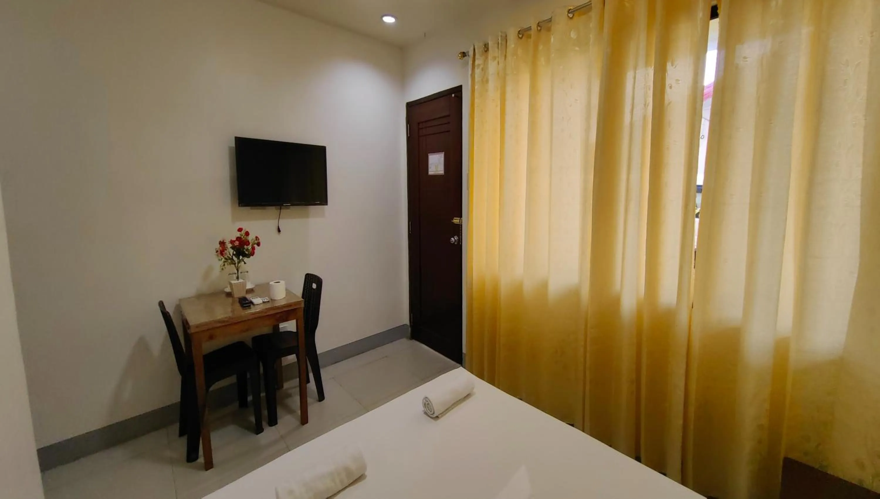 Photo of the whole room, Bed in Pring Pension House Puerto Princesa