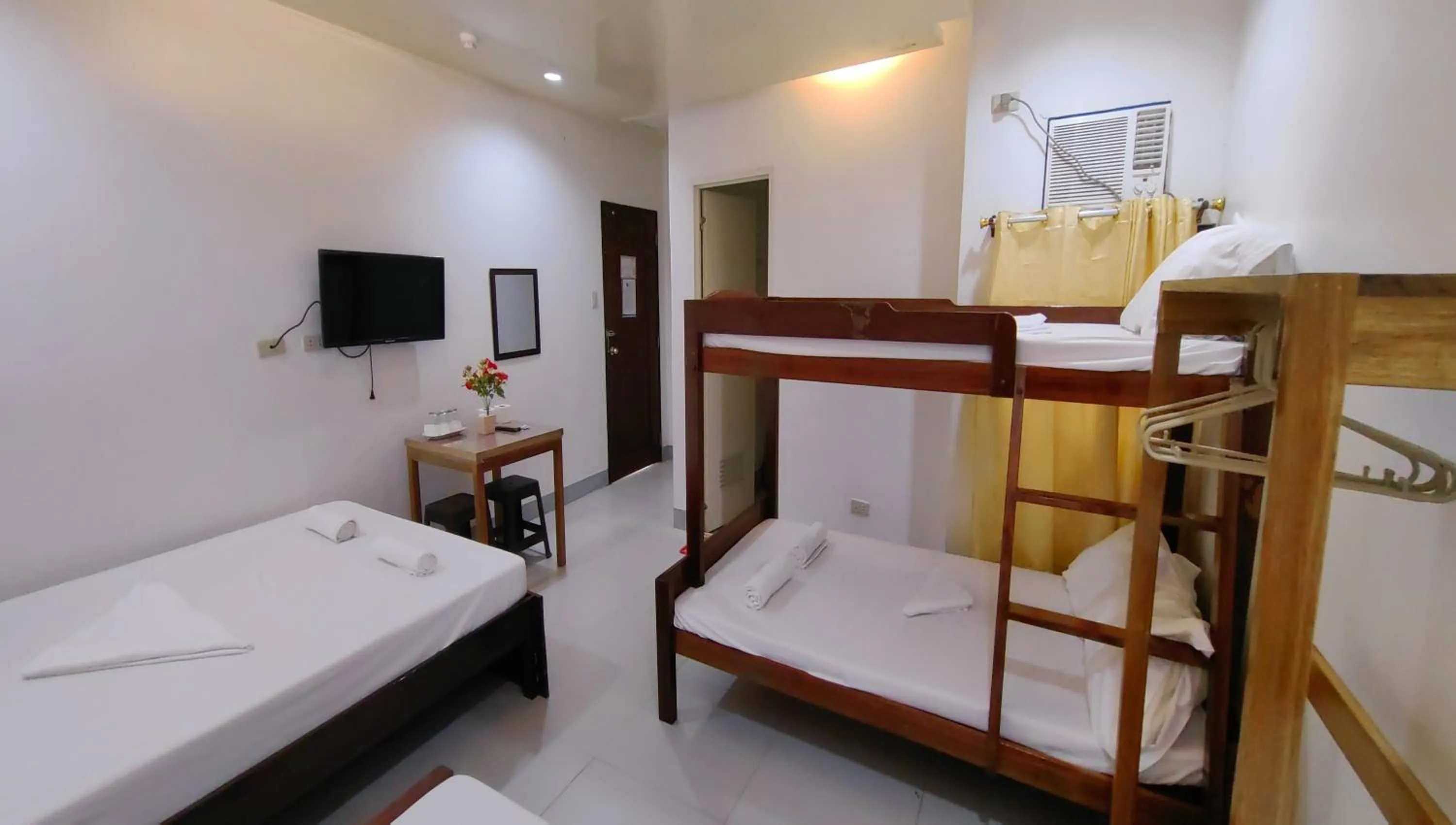 Photo of the whole room, Bed in Pring Pension House Puerto Princesa