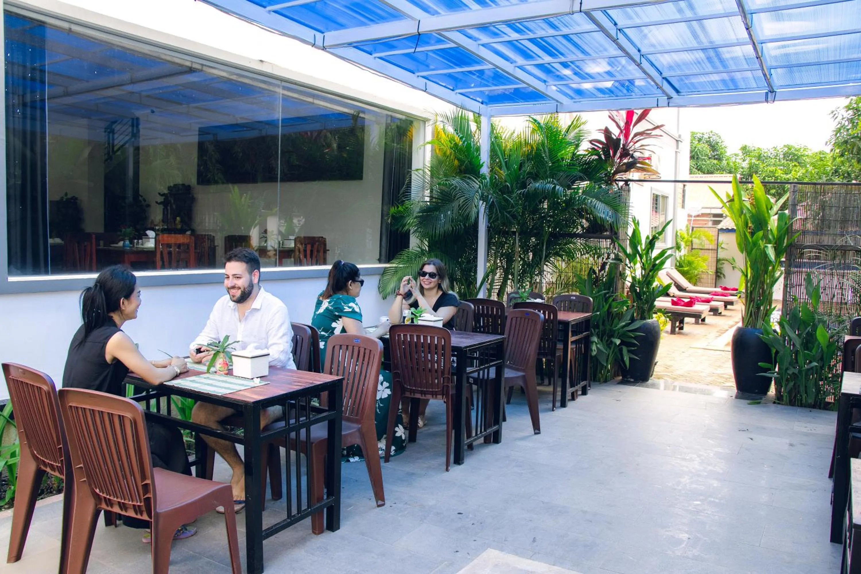 Restaurant/places to eat in Thonka Boutique