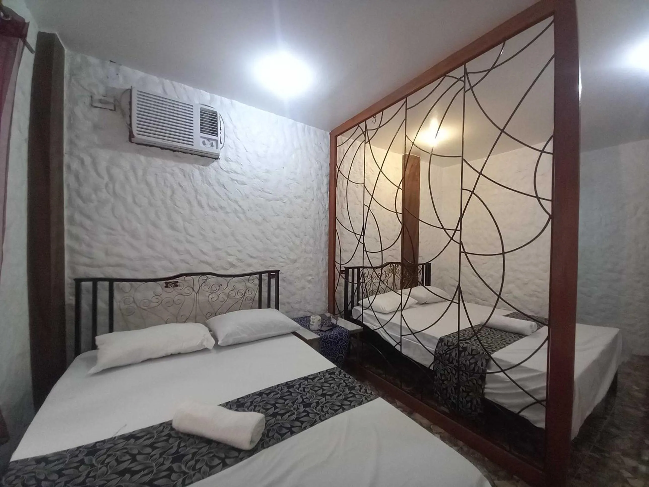 Bed in OYO 1130 Thrivers Hometel