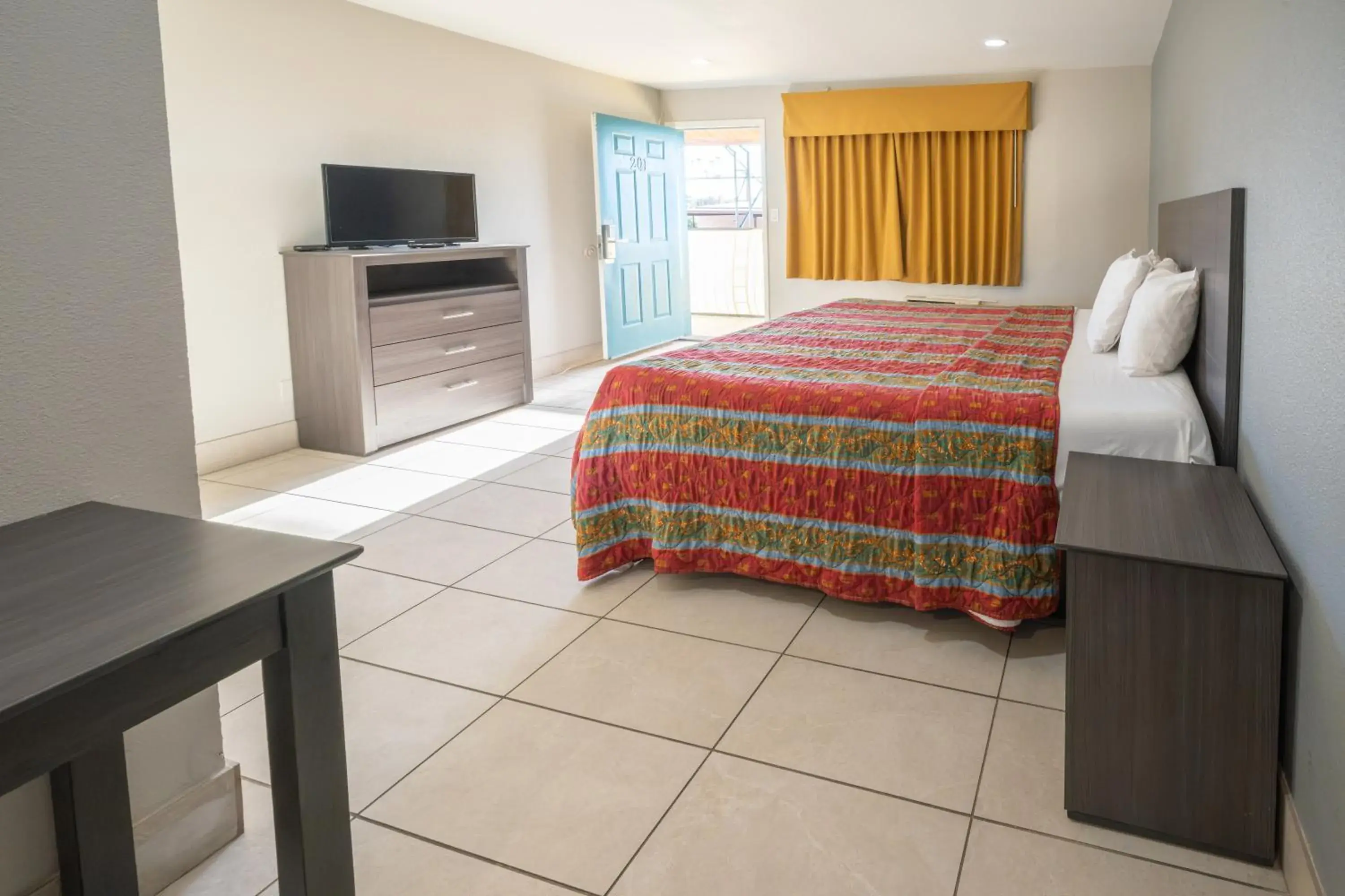 King Bed in Motel 7 By OYO Near Phoenix Airport King Bed in Motel 7 By OYO Near Phoenix Airport