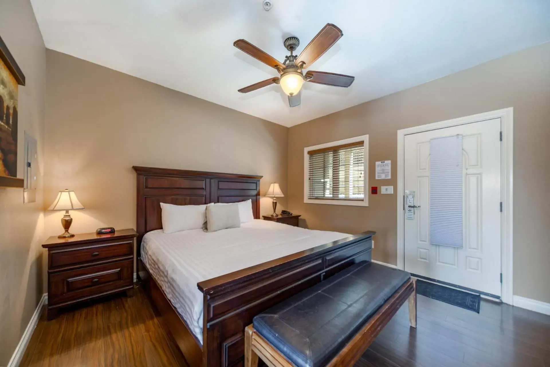 Deluxe King Suite in The Castle at Swan Lake Deluxe King Suite in The Castle at Swan Lake