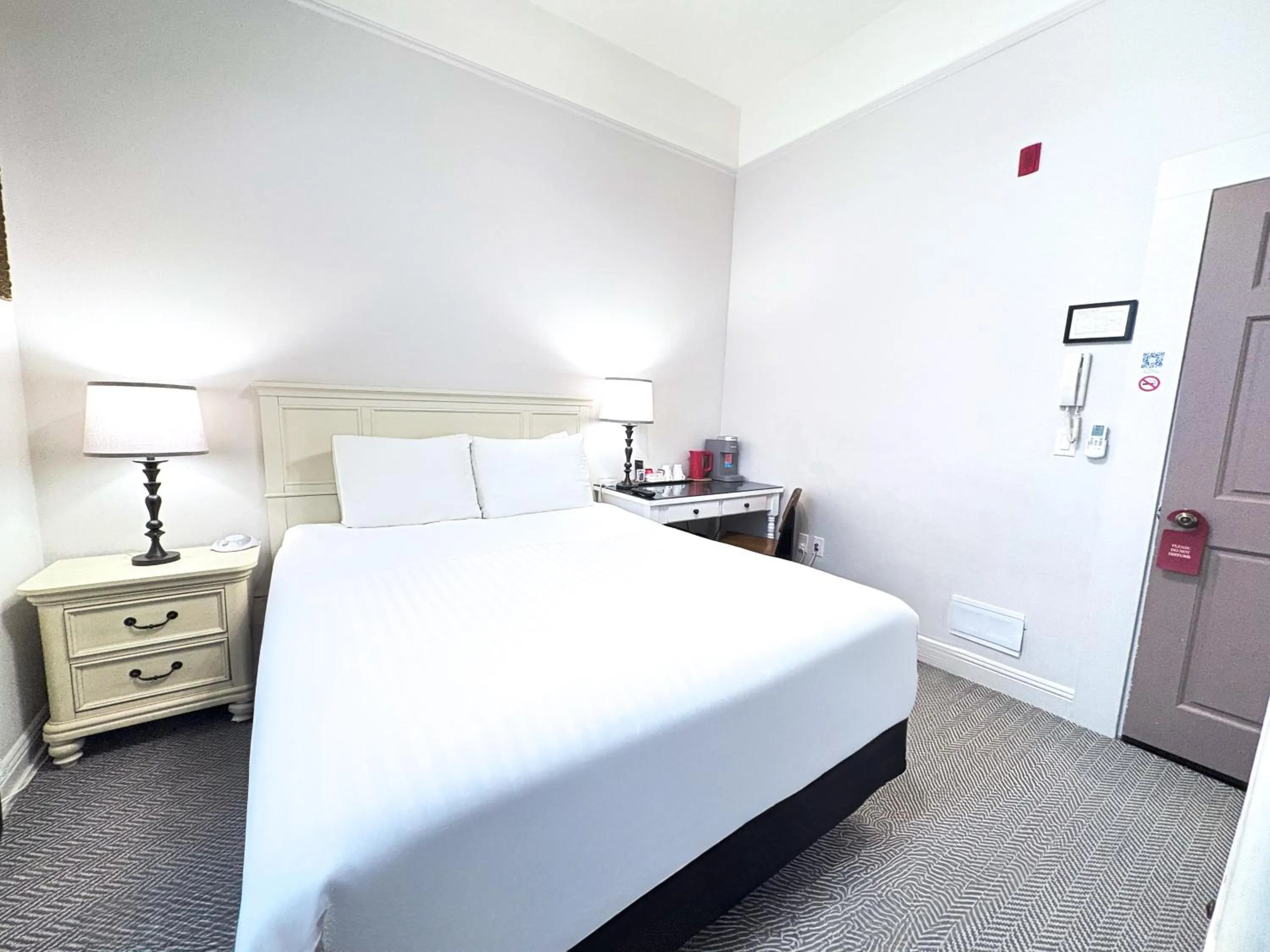 Bed in The Grove Inn