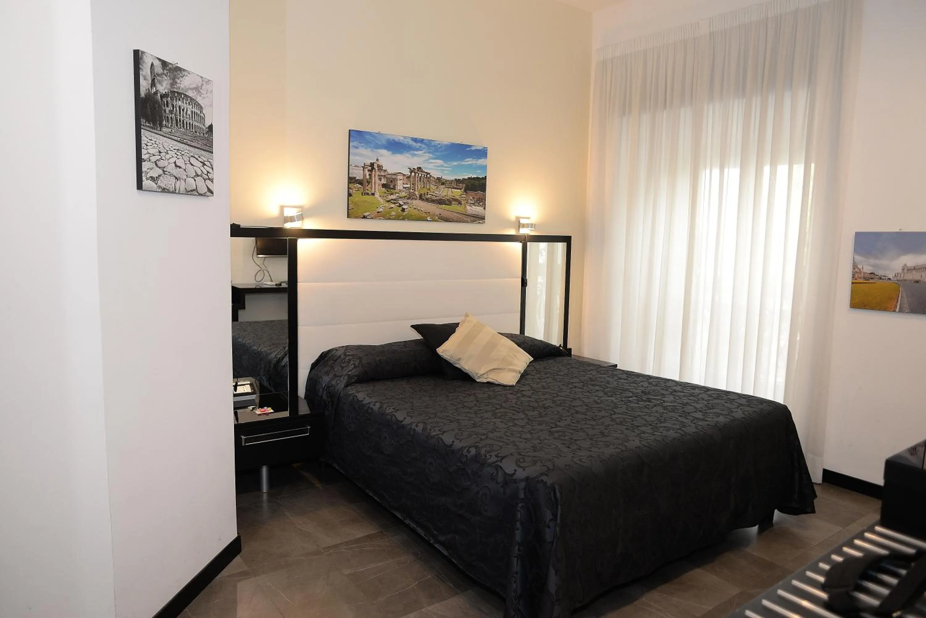 Photo of the whole room, Bed in Capital Suite