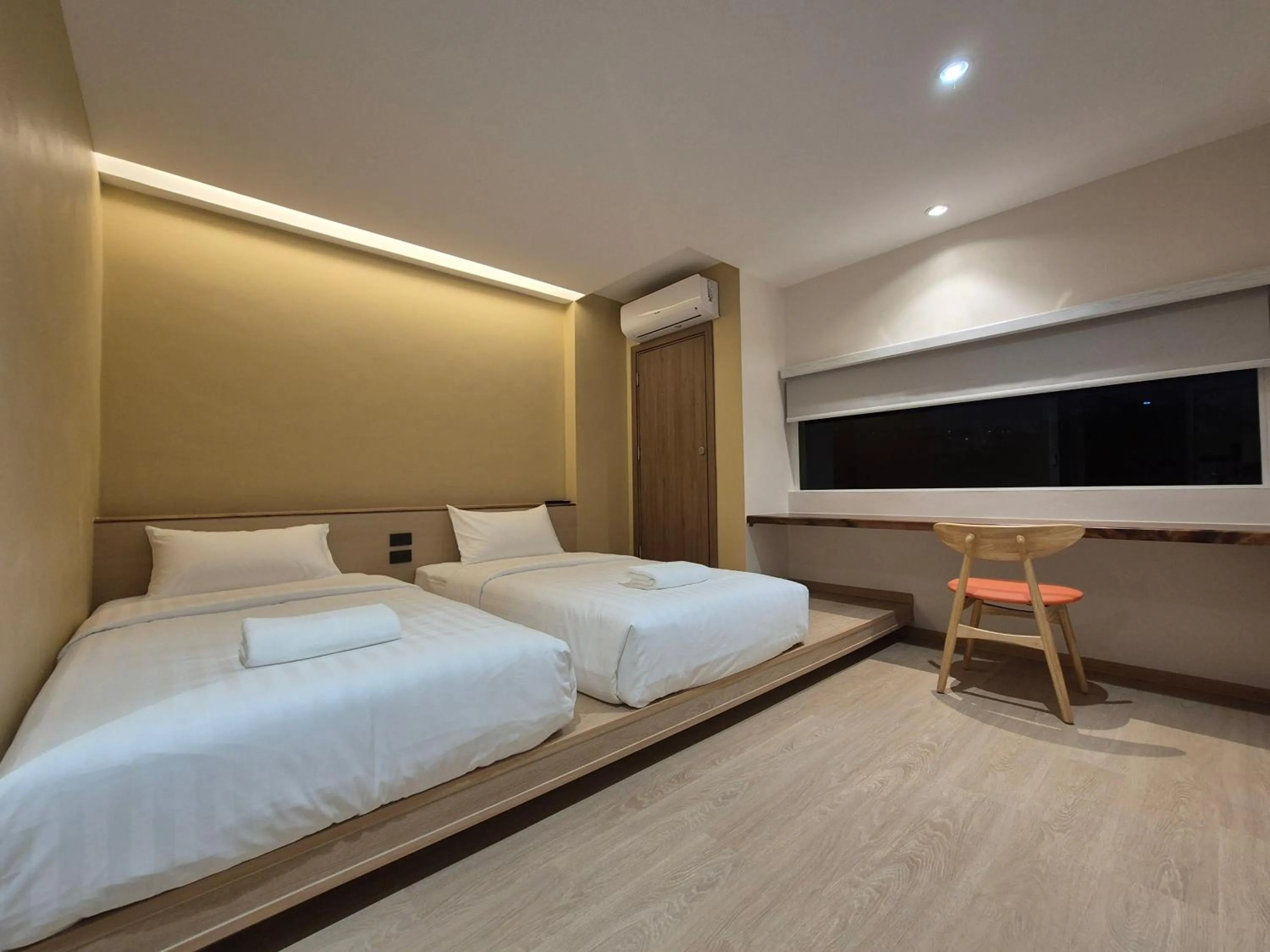 Bedroom, Bed in The Publyc Hotel