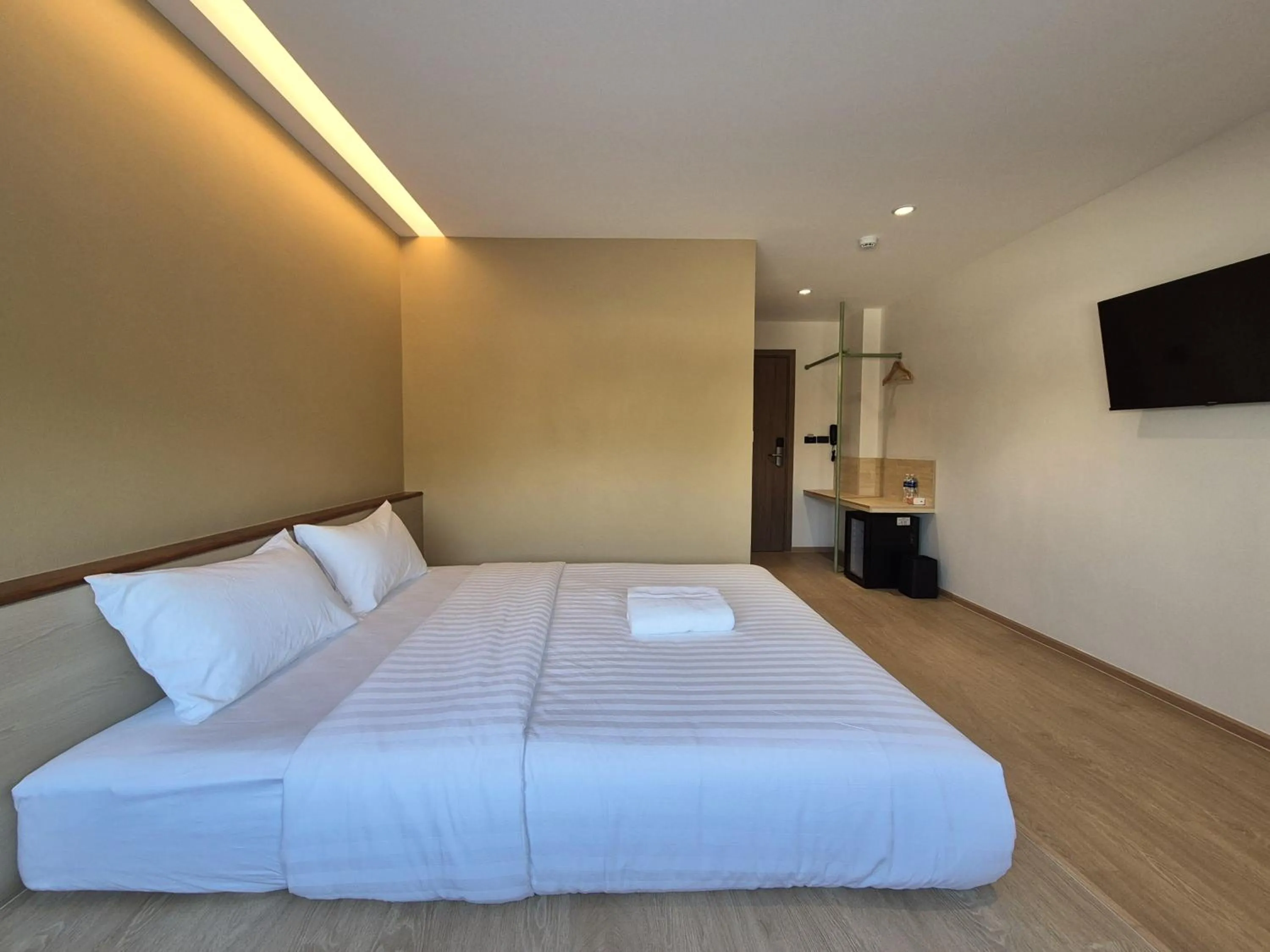 Bedroom, Bed in The Publyc Hotel