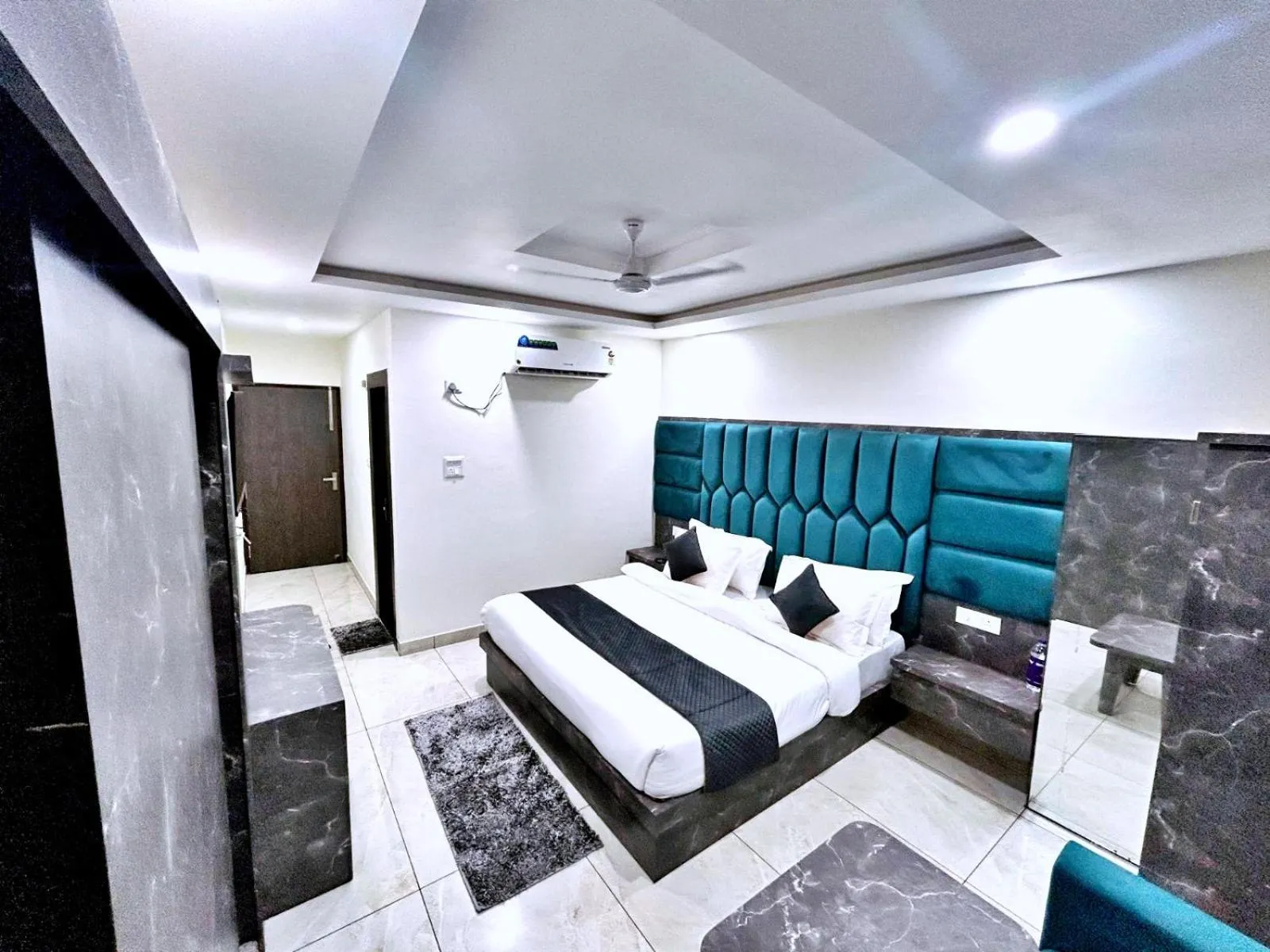 Bedroom, Bed in Hotel The Katra Avenue