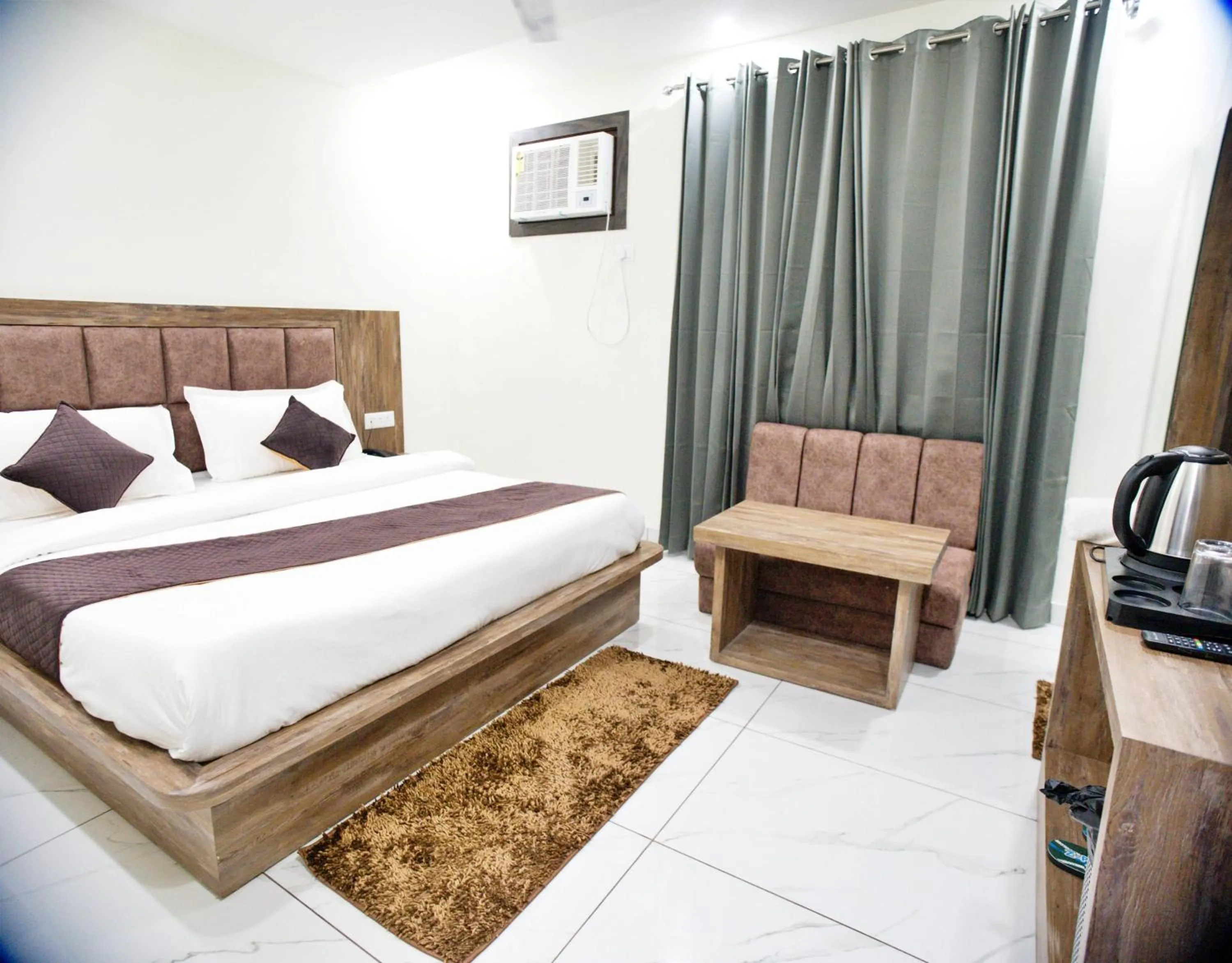 Bedroom, Bed in Hotel The Katra Avenue