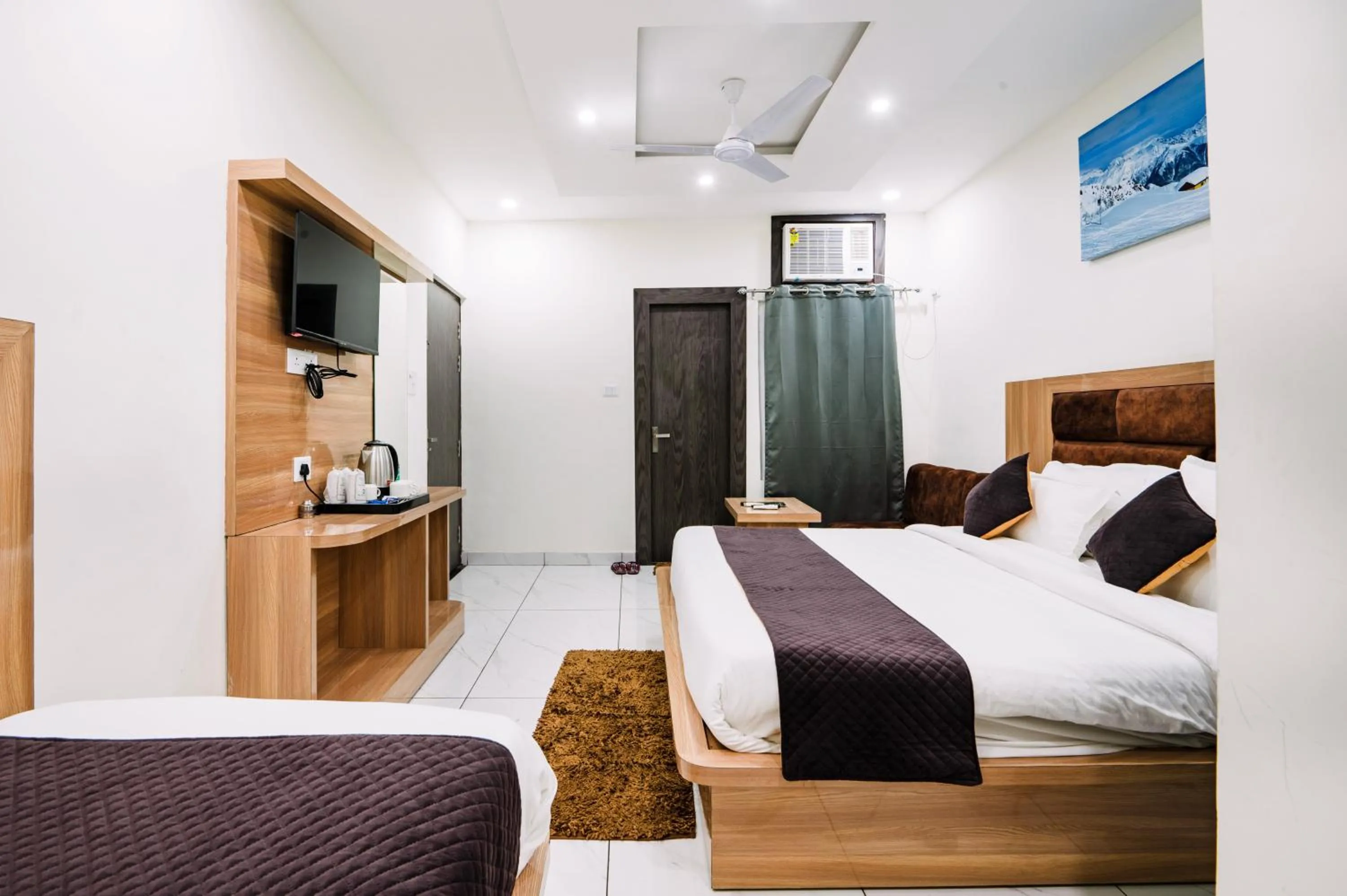 Bedroom, Bed in Hotel The Katra Avenue