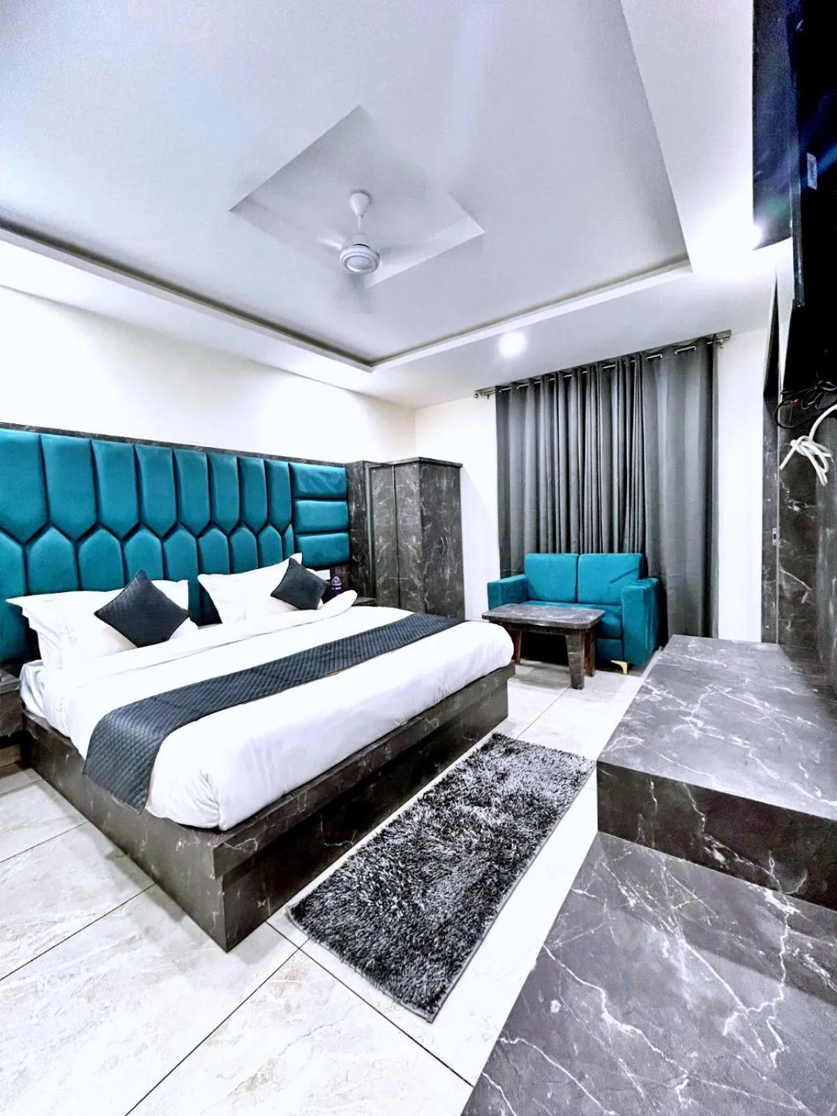 Bed in Hotel The Katra Avenue