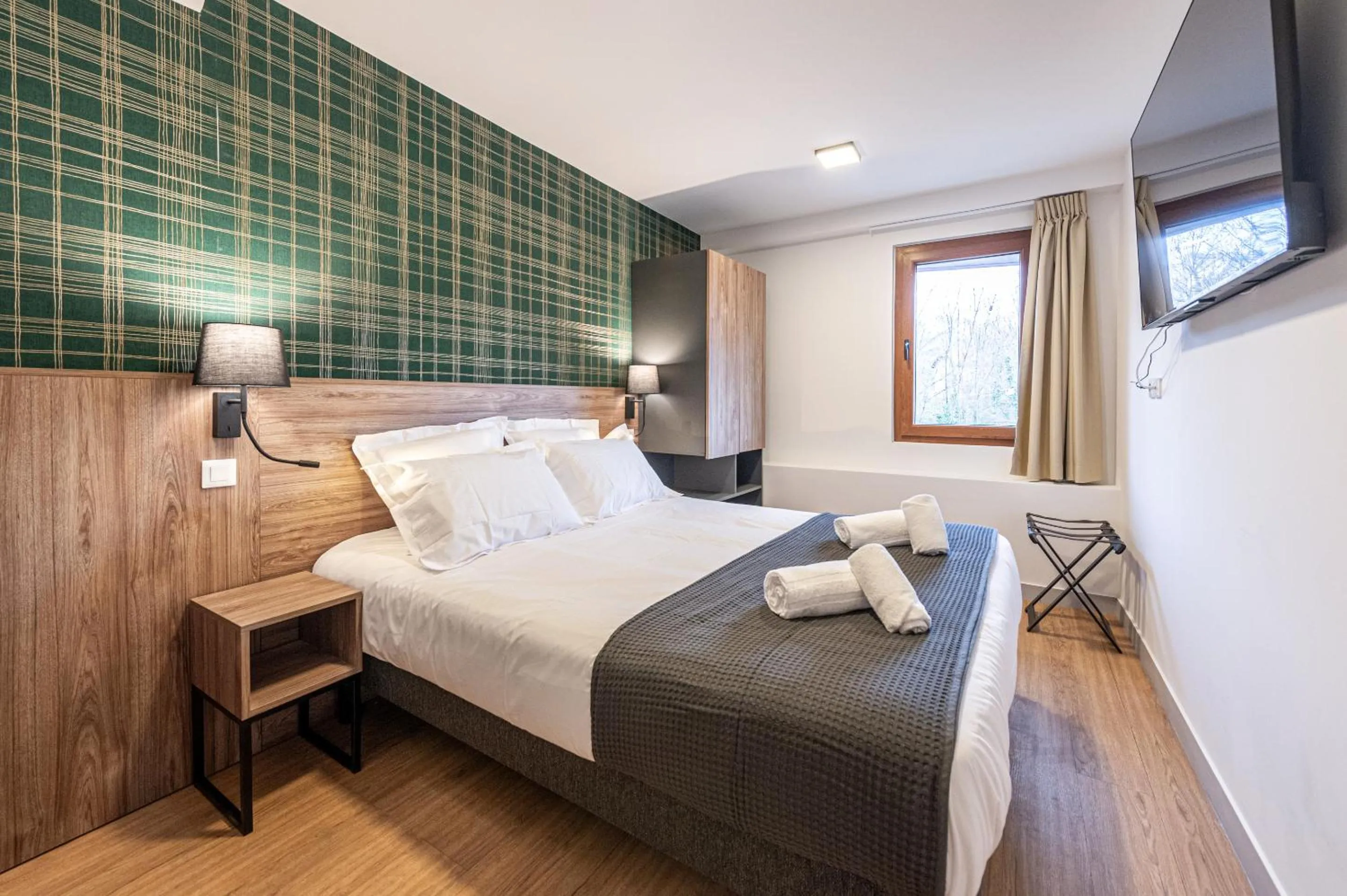 Bedroom, Bed in Les Tonnelles