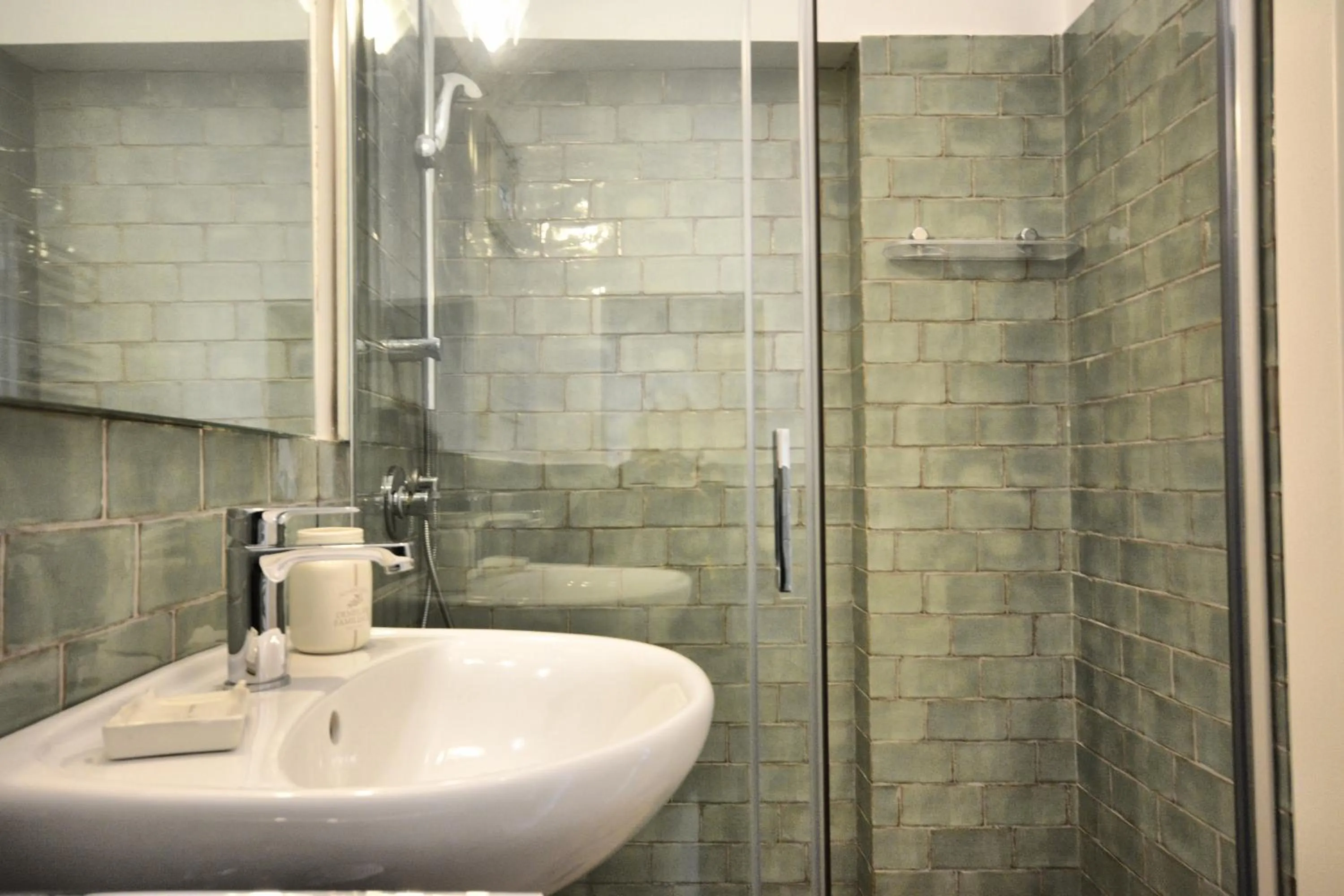 Shower in Palazzo Rodio