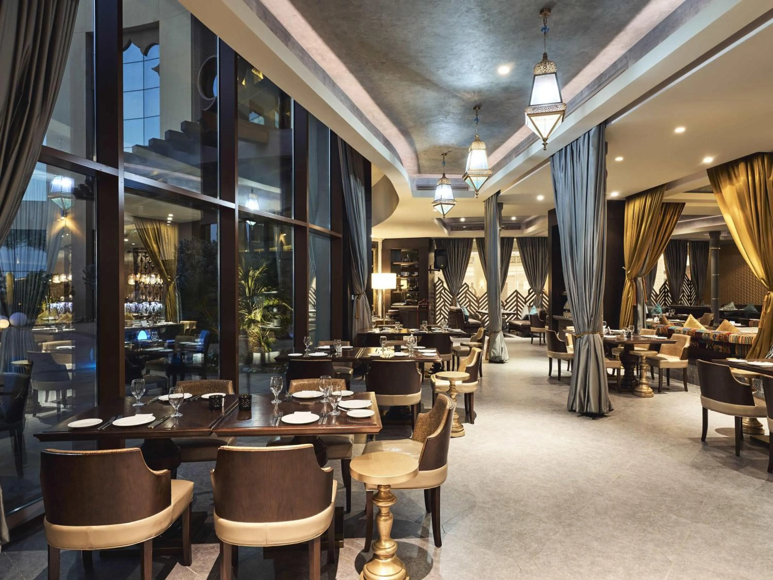 Restaurant/places to eat in Fairmont Ajman