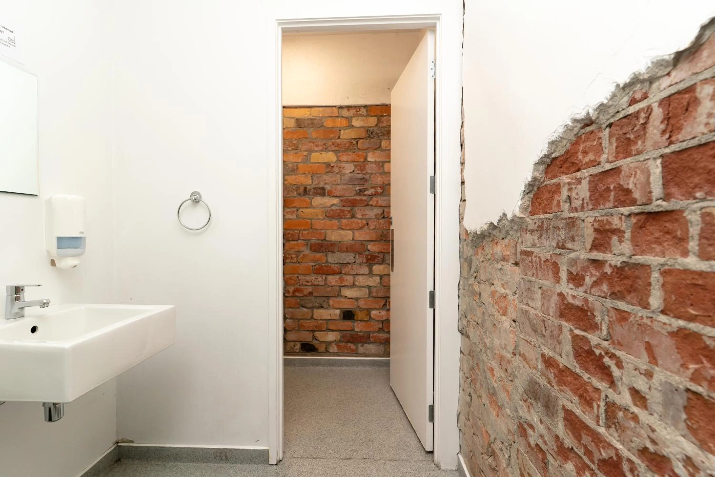 Bathroom in Haka House Auckland K'Road