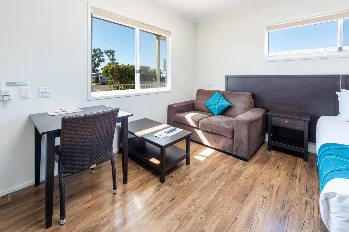 Seating area in Chinchilla Tourist Park