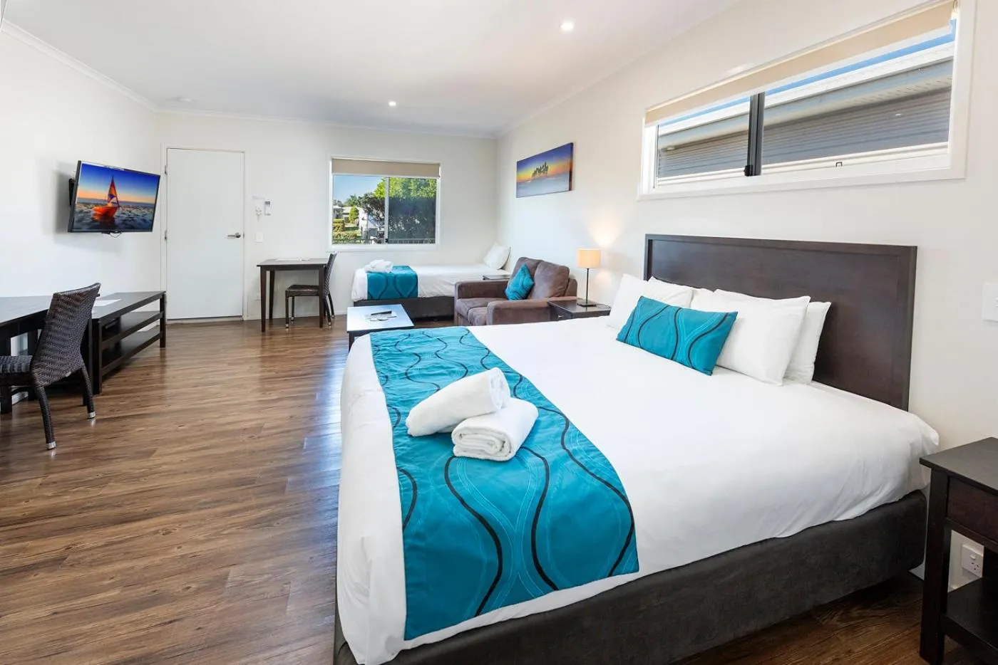 Photo of the whole room, Bed in Chinchilla Tourist Park