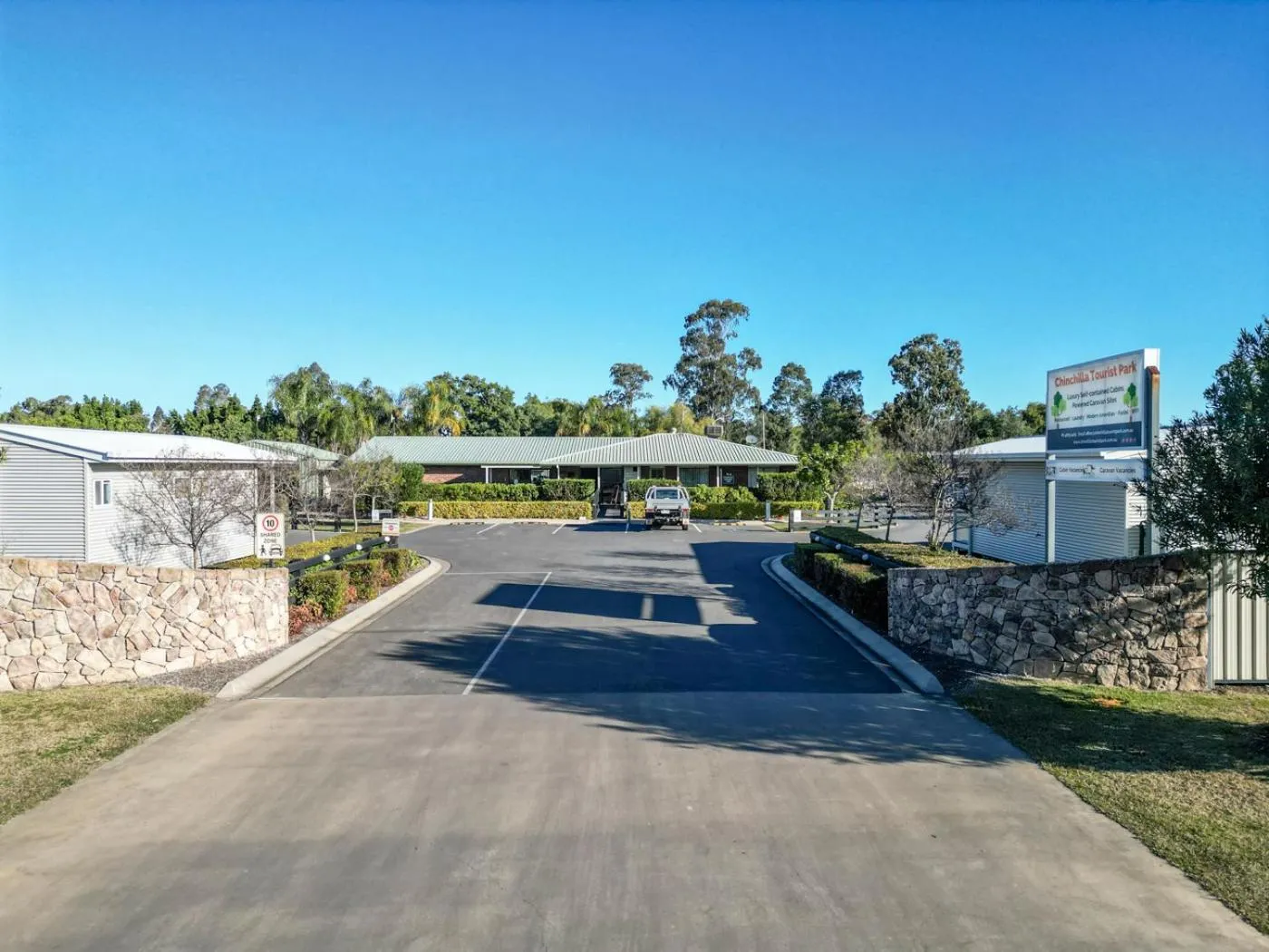Facade/entrance in Chinchilla Tourist Park