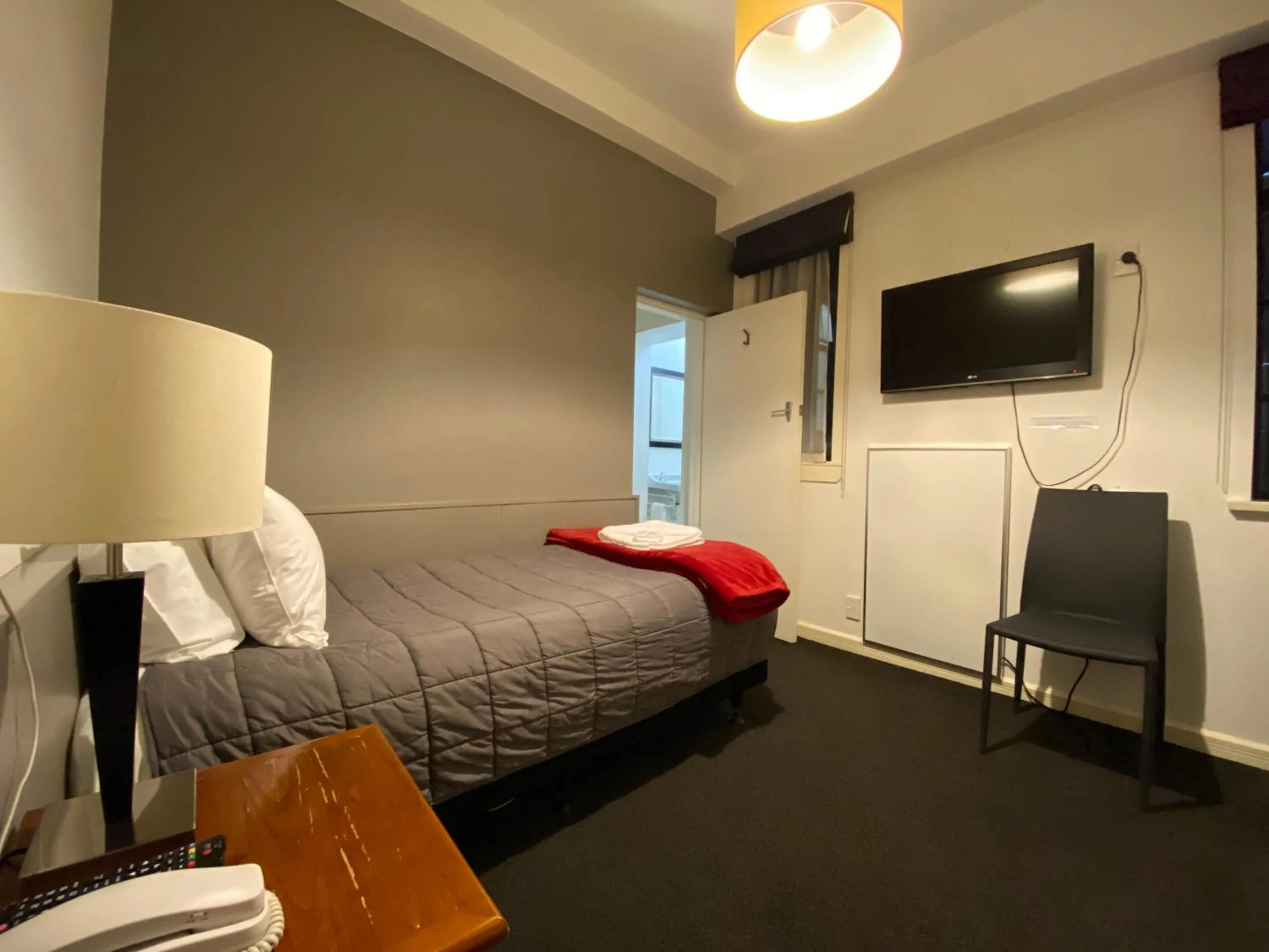 Bedroom, Bed in Law Courts Hotel