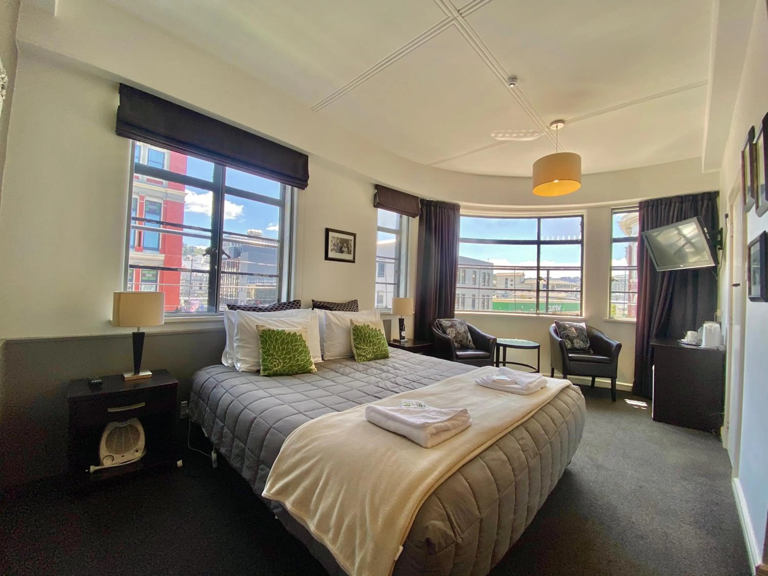 Bed in Law Courts Hotel