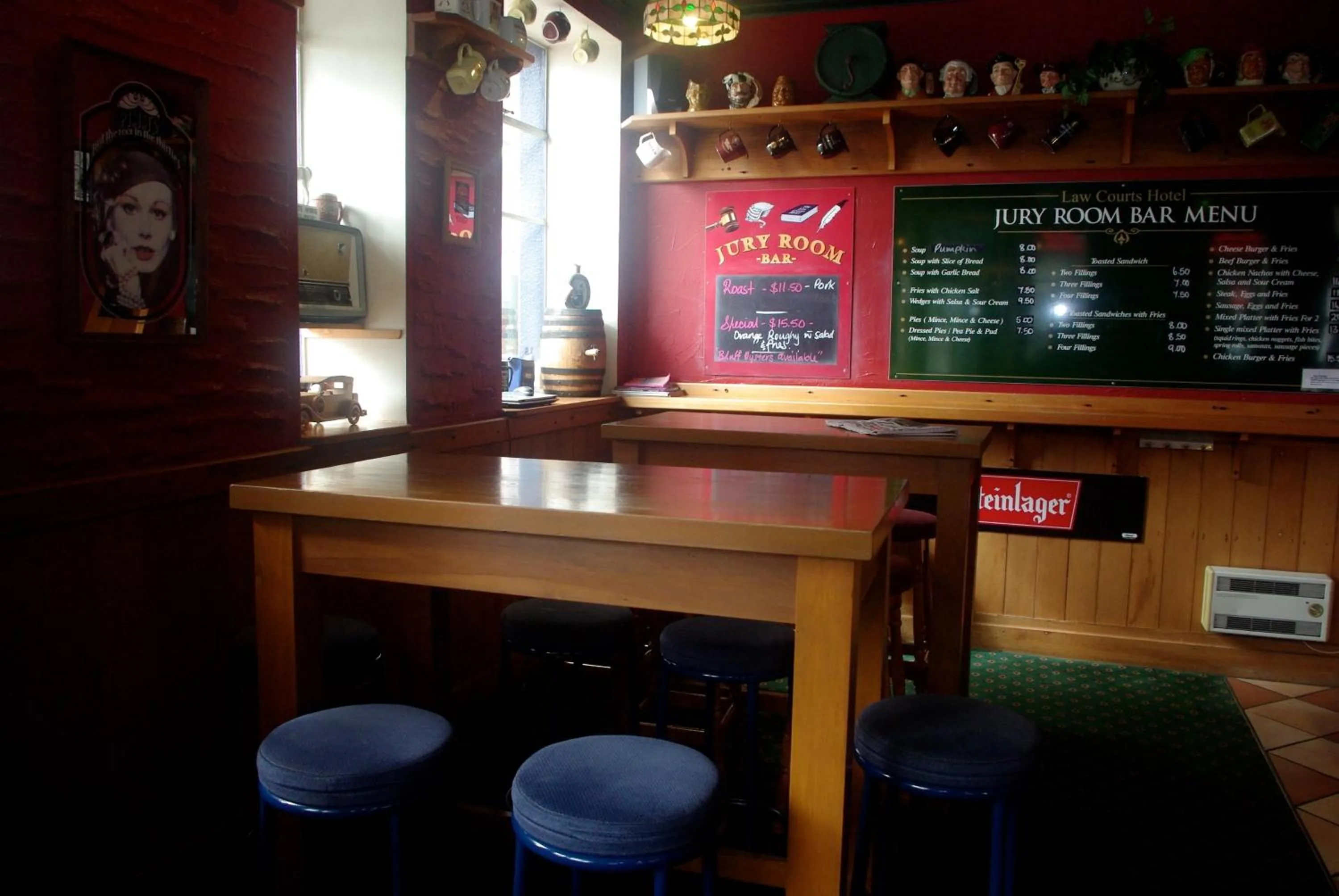 Restaurant/places to eat in Law Courts Hotel