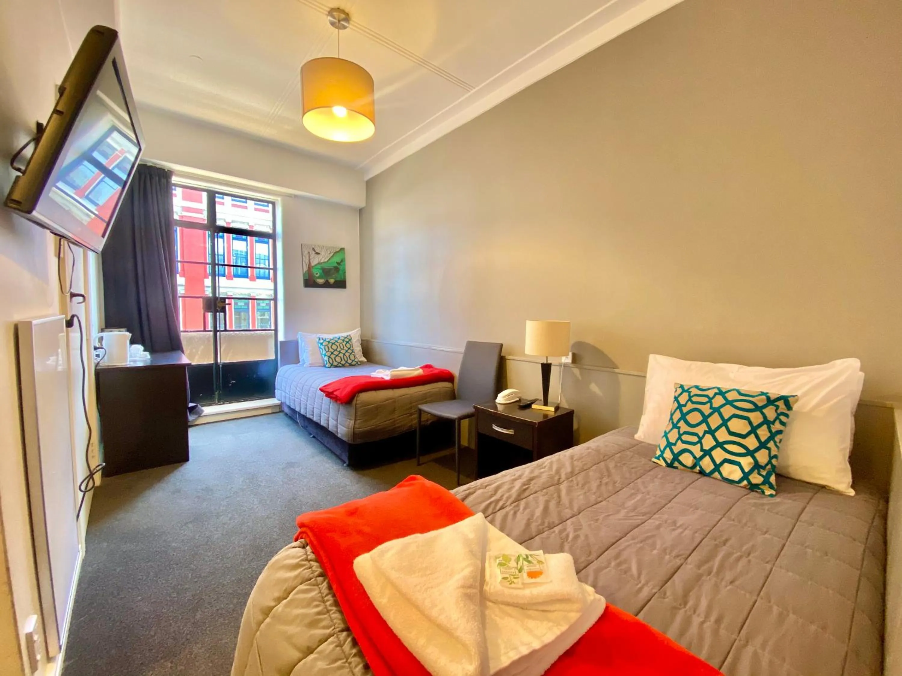 Toilet, Bed in Law Courts Hotel