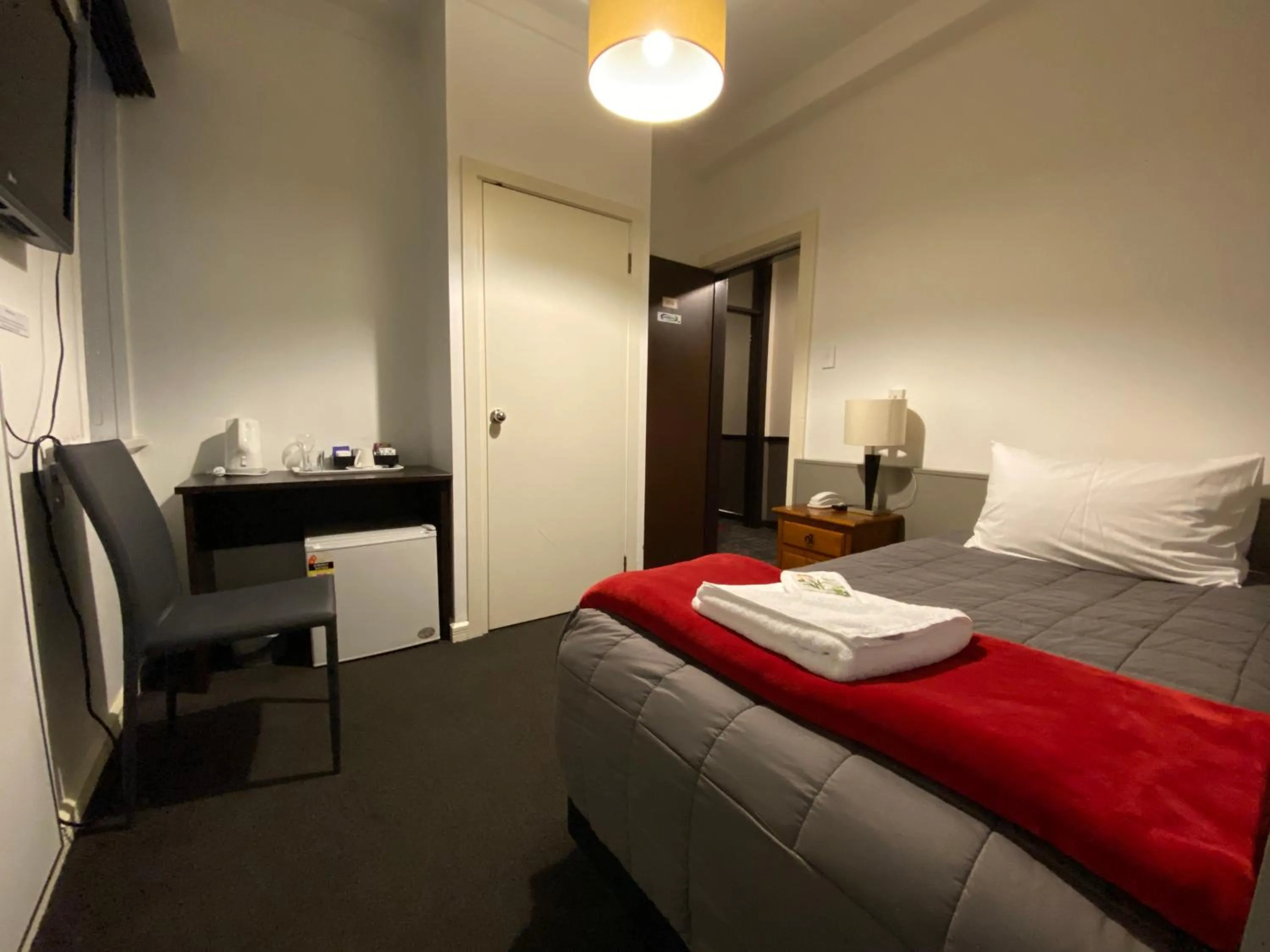 Bedroom, Bed in Law Courts Hotel