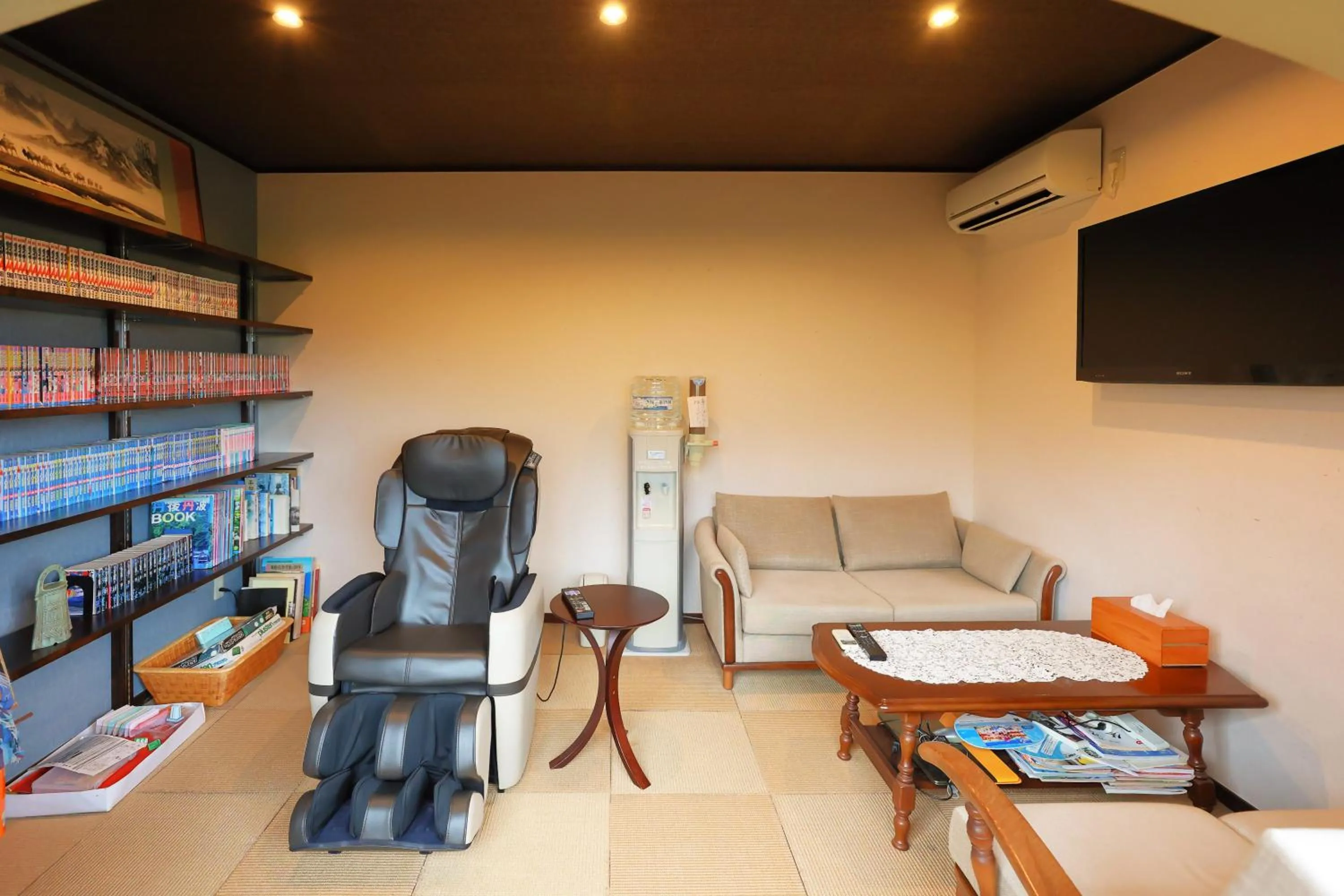 Communal lounge/ TV room in Jinpuso
