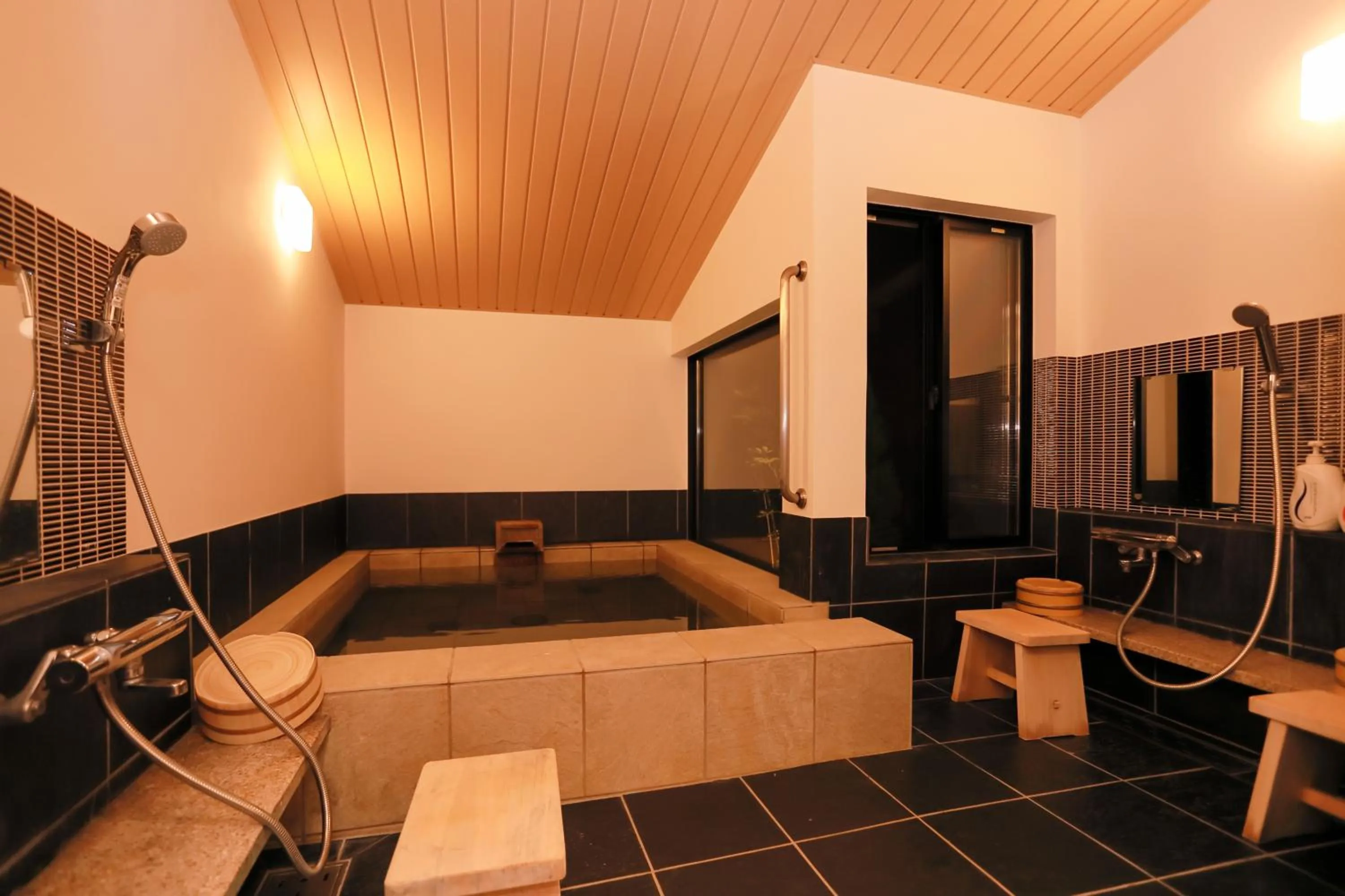 Hot Spring Bath in Jinpuso