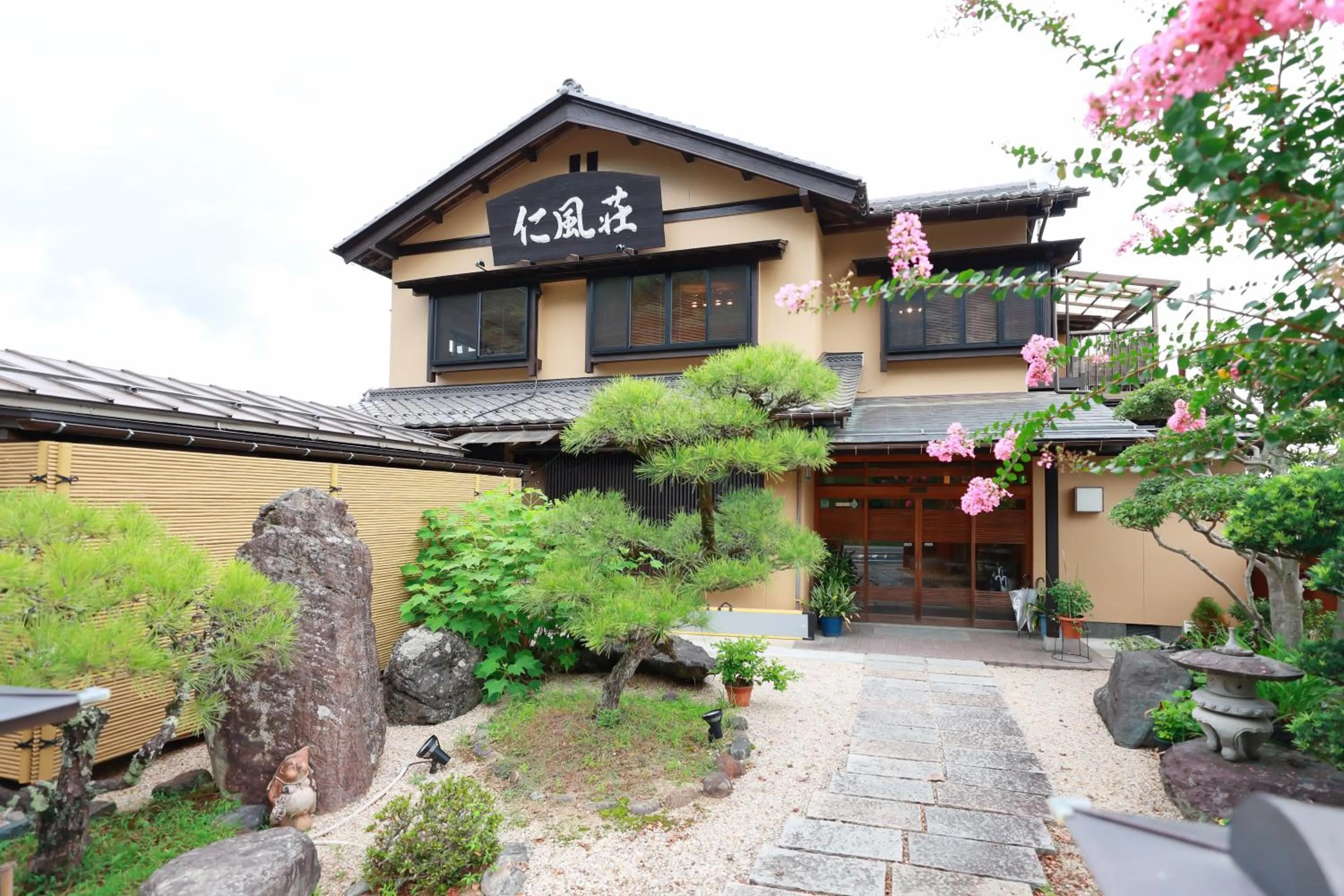 Property building in Jinpuso