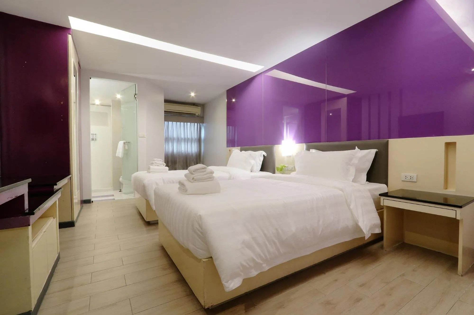 Bedroom, Bed in Klassique Sukhumvit Hotel