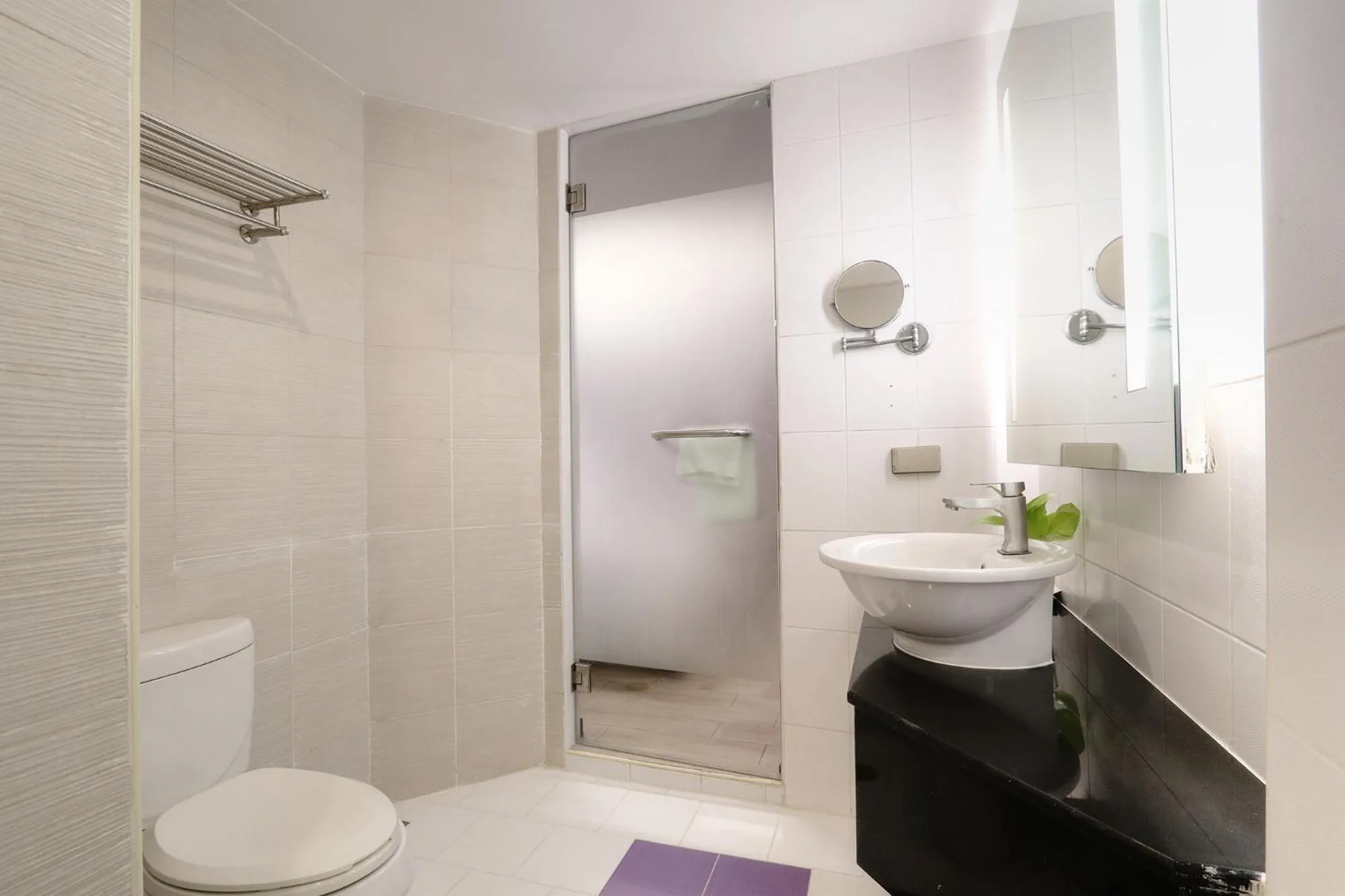 Bathroom in Klassique Sukhumvit Hotel