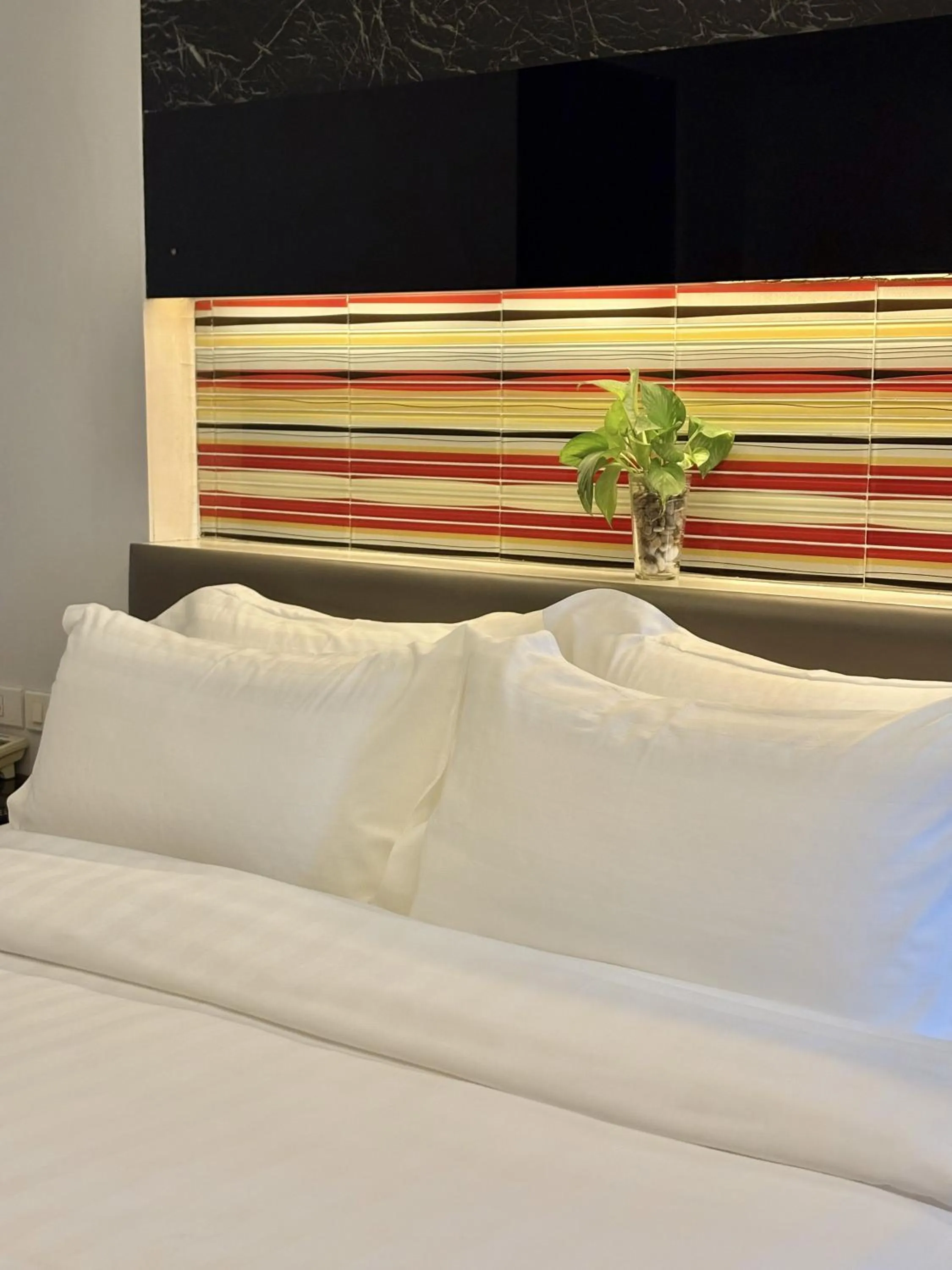 Bedroom, Bed in Klassique Sukhumvit Hotel