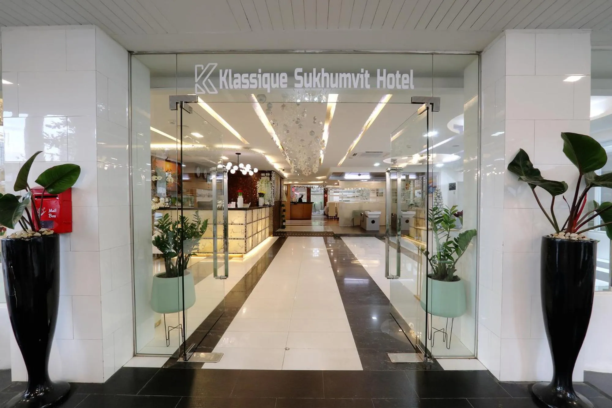 Lobby or reception in Klassique Sukhumvit Hotel