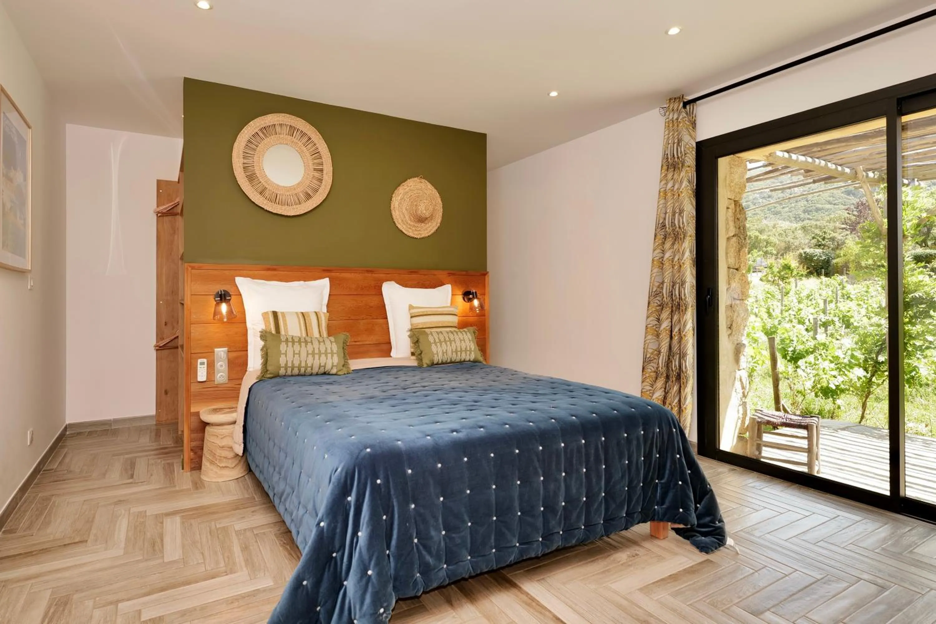 Bedroom, Bed in Domaine Pozzo di Mastri hôtel & spa