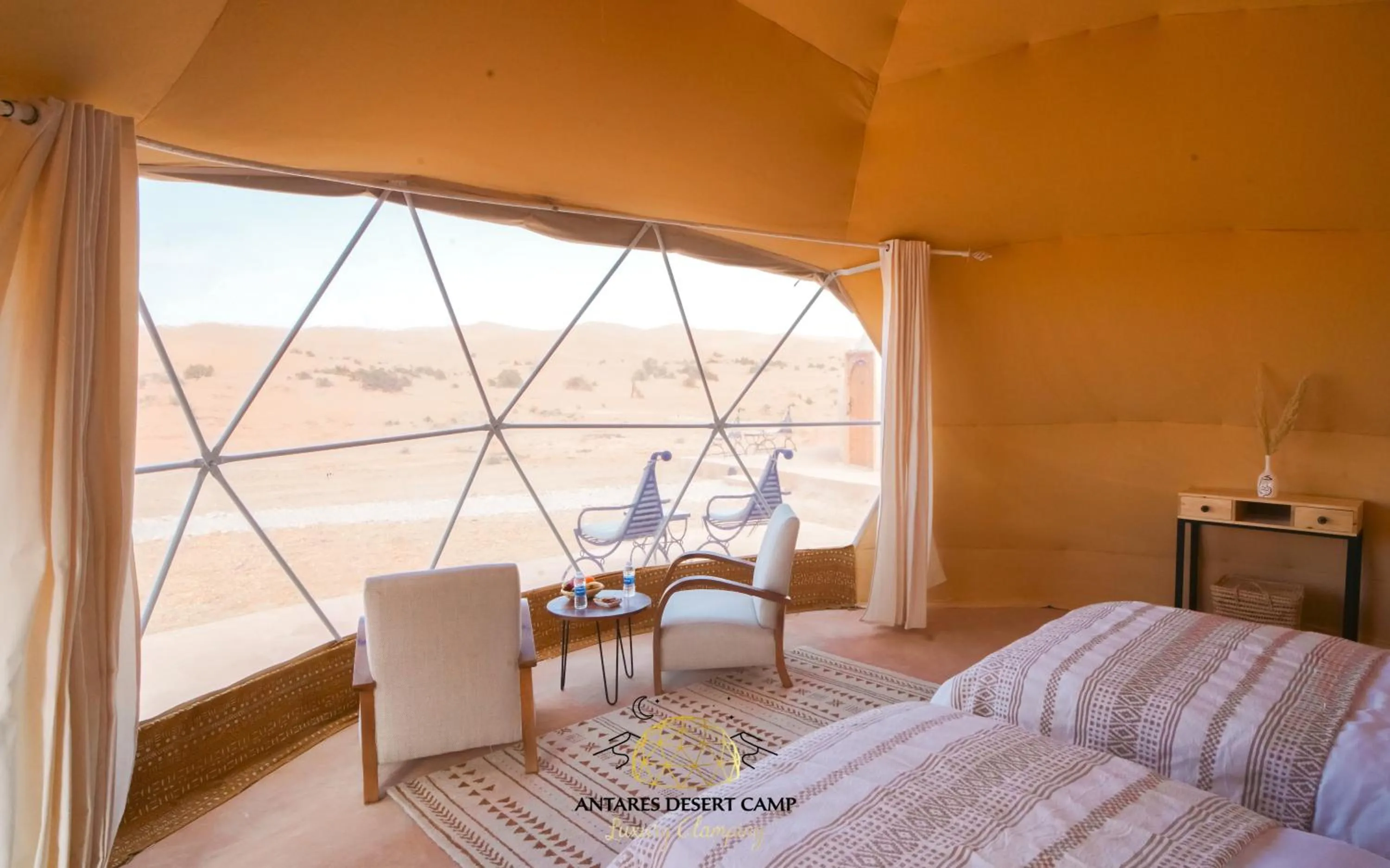 Seating area, Bed in Antares Desert Camp