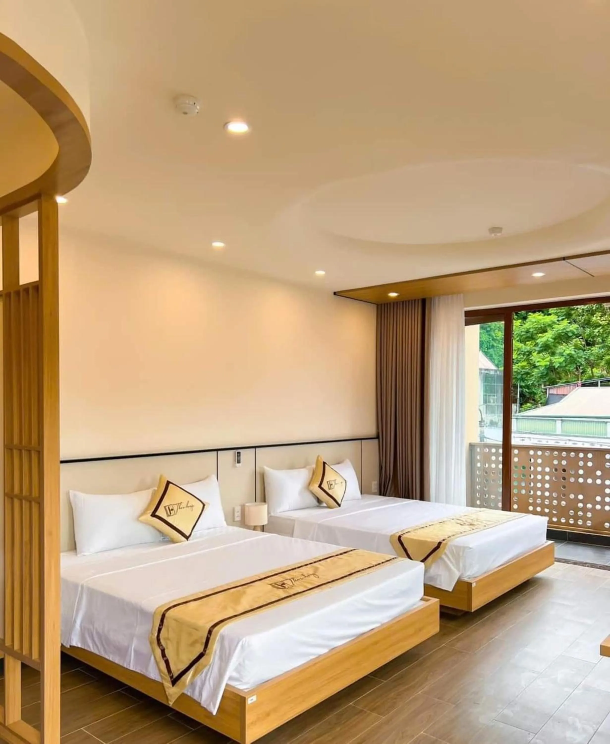 Photo of the whole room, Bed in TherHouse