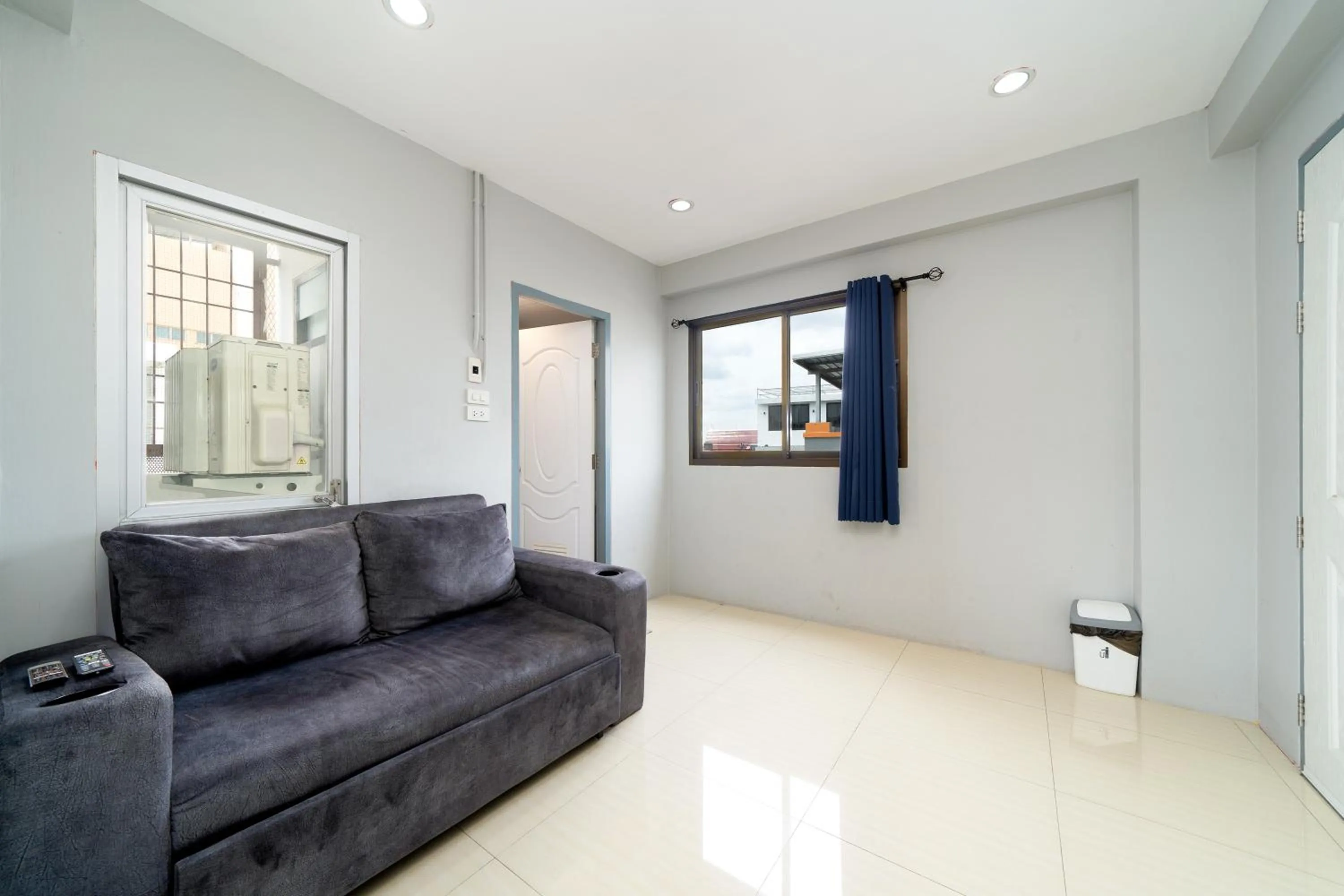 Living room in OH Hostels - Bangkok