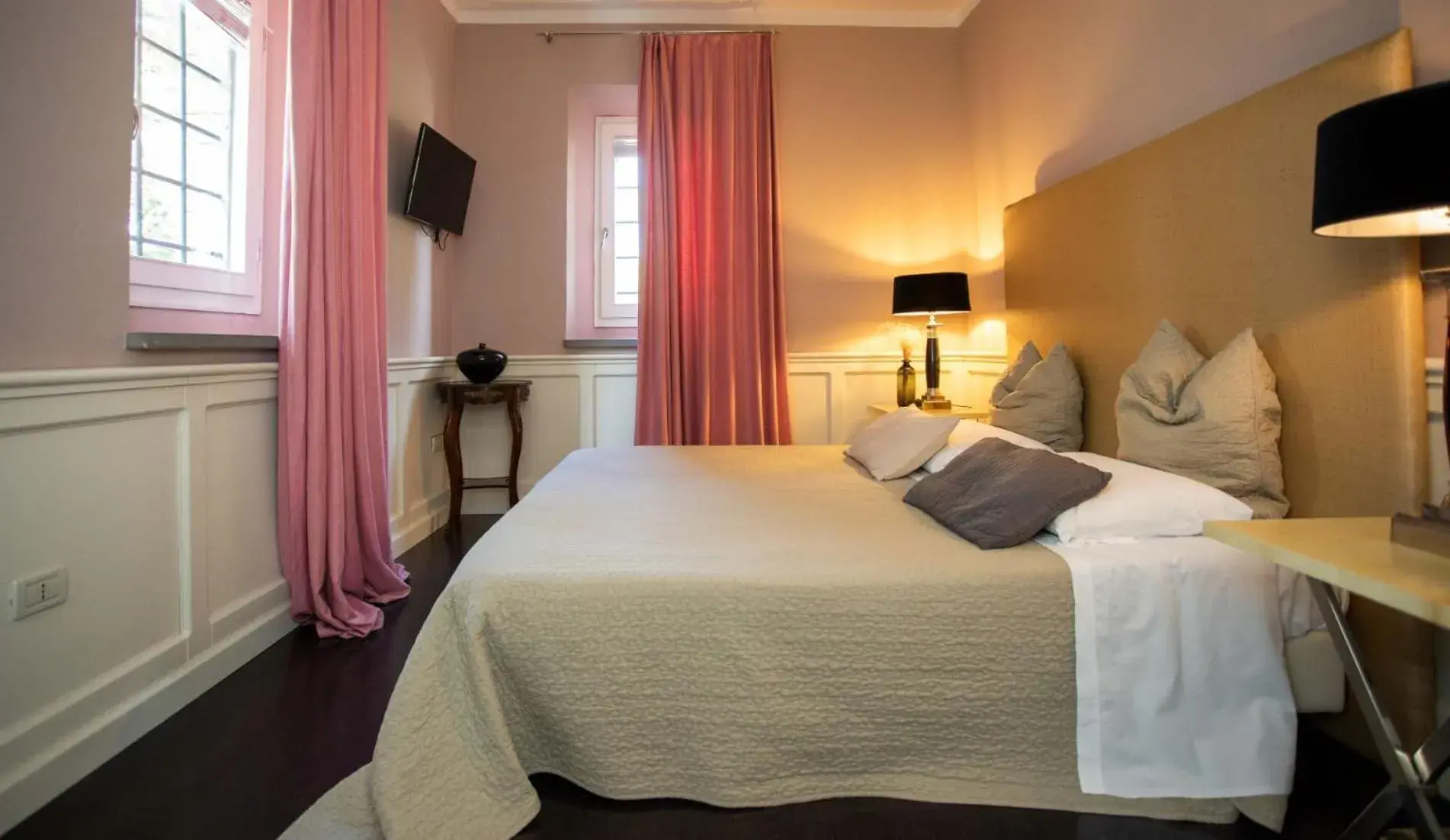 Junior Suite - single occupancy in Quel Castello di Diegaro Junior Suite - single occupancy in Quel Castello di Diegaro