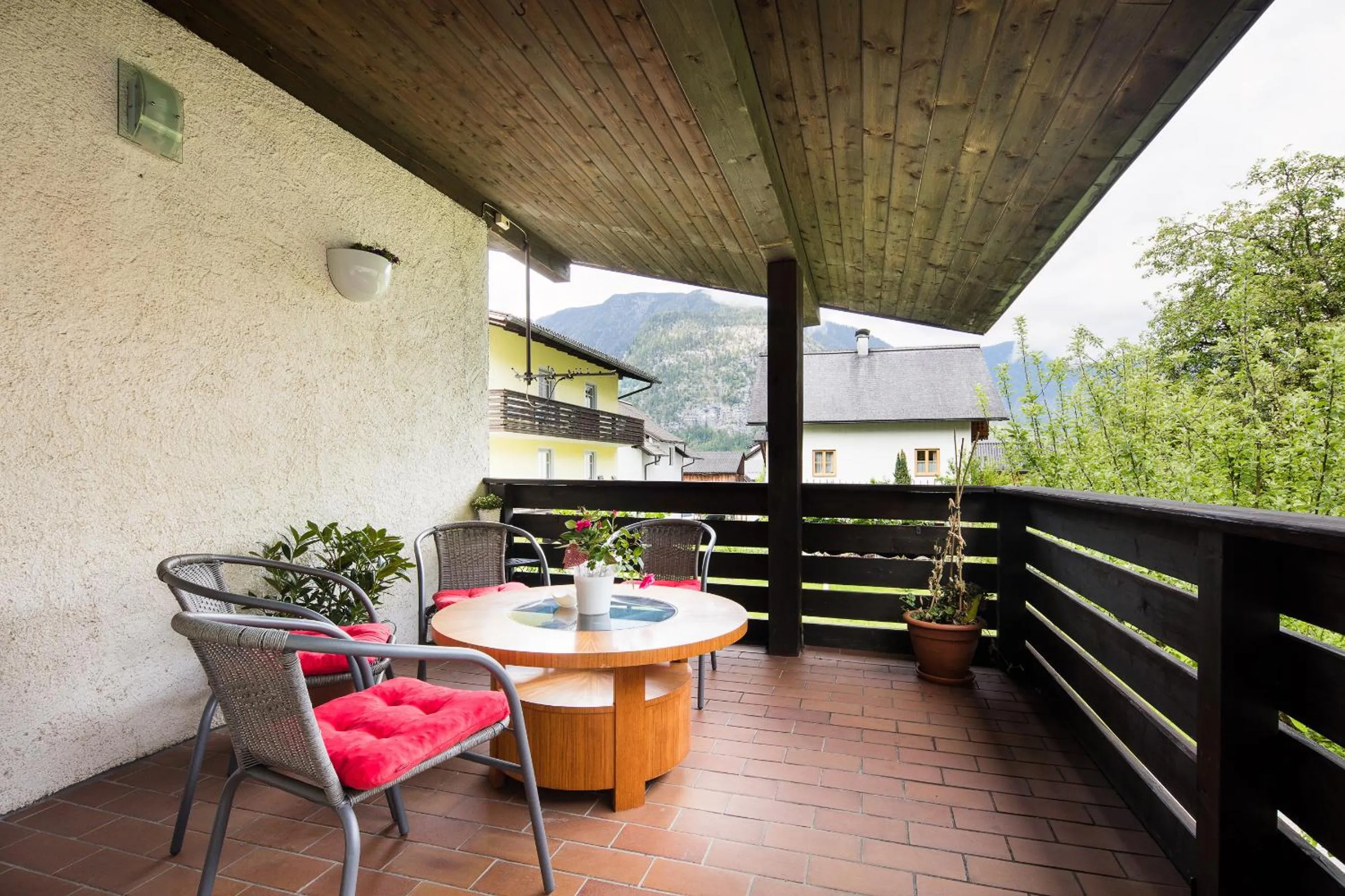 Day in W & S Executive Apartments - Hallstatt I