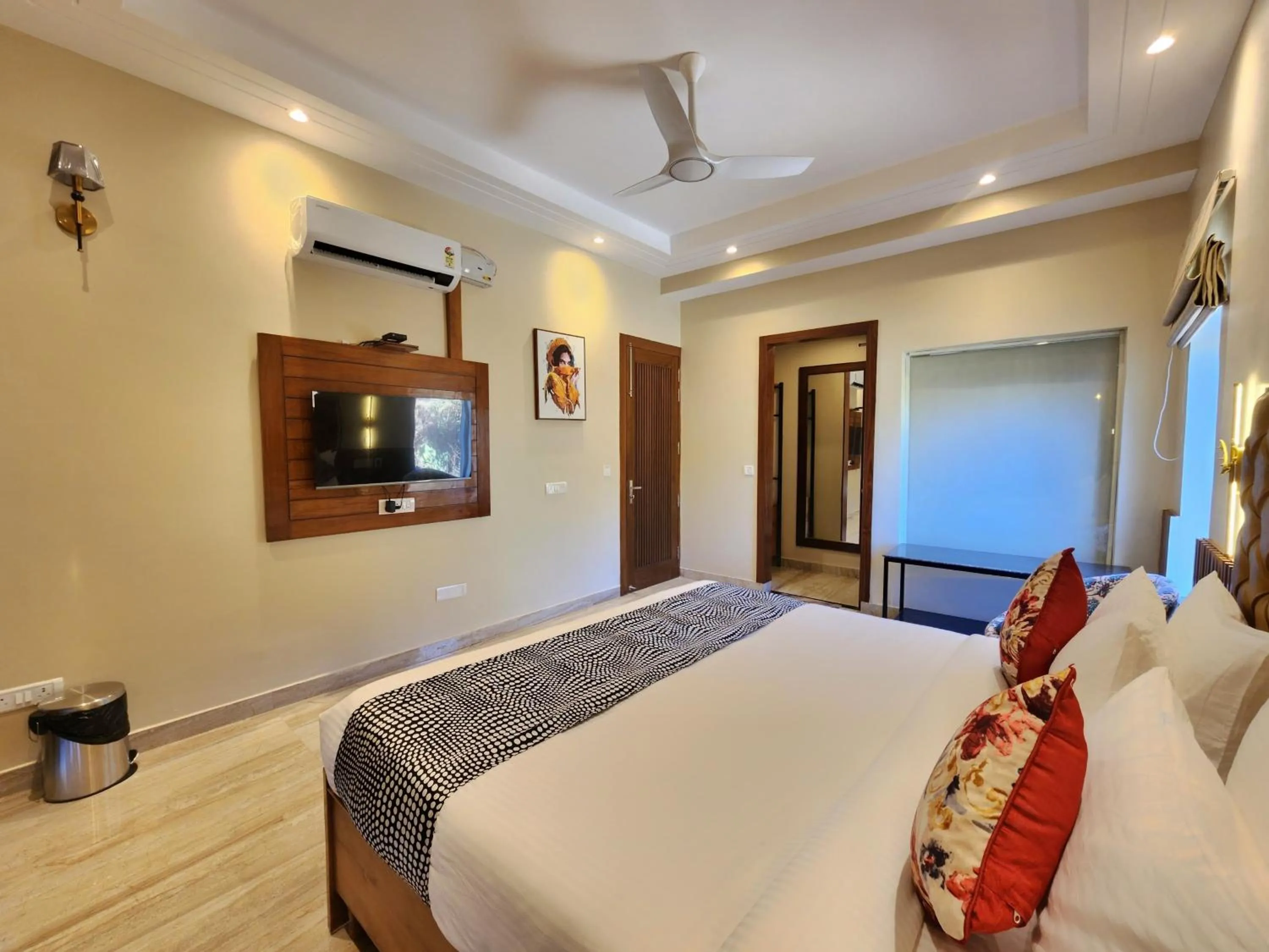 Bedroom, Bed in The Hamilton Kasauli