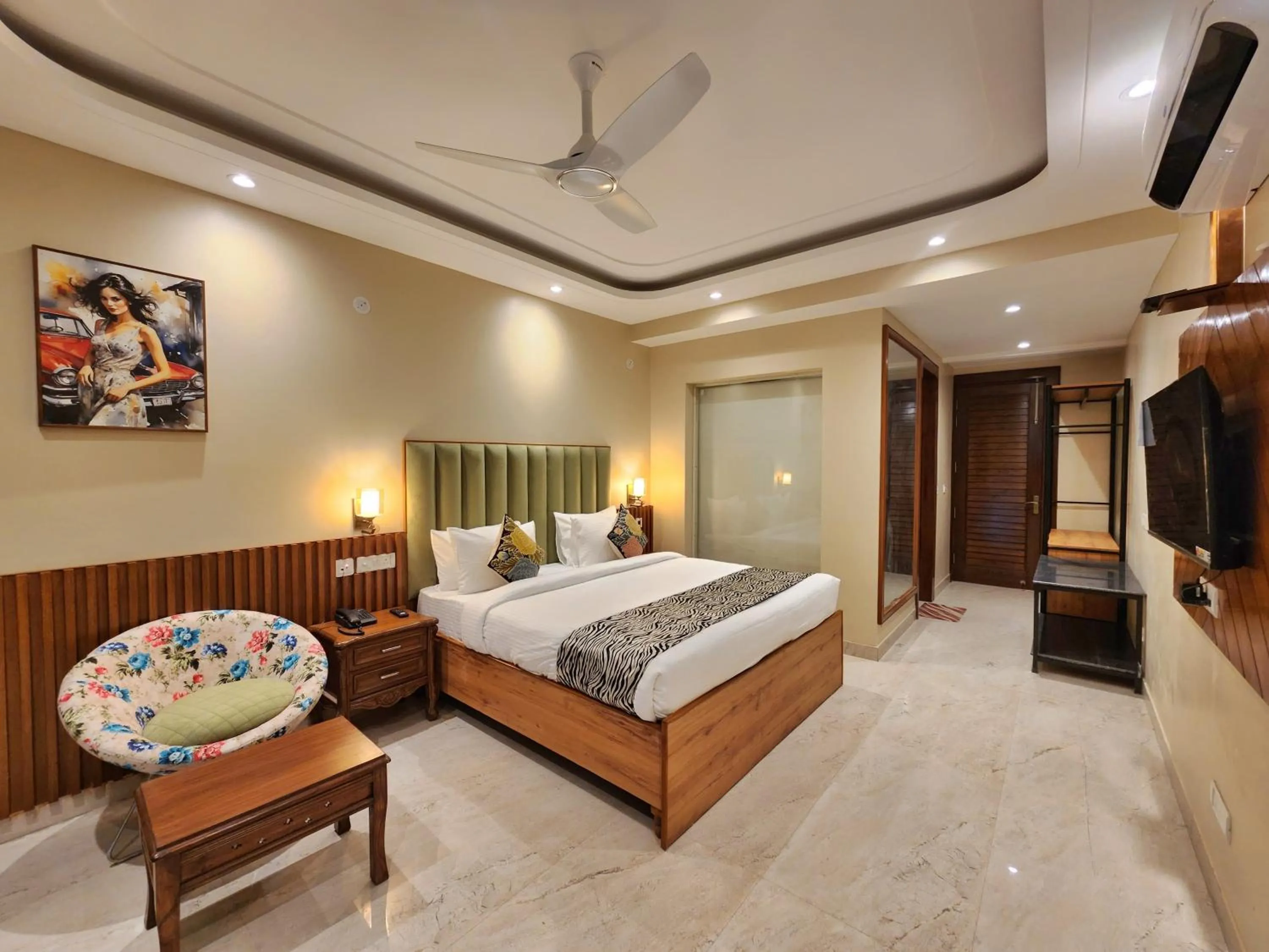 Photo of the whole room, Bed in The Hamilton Kasauli